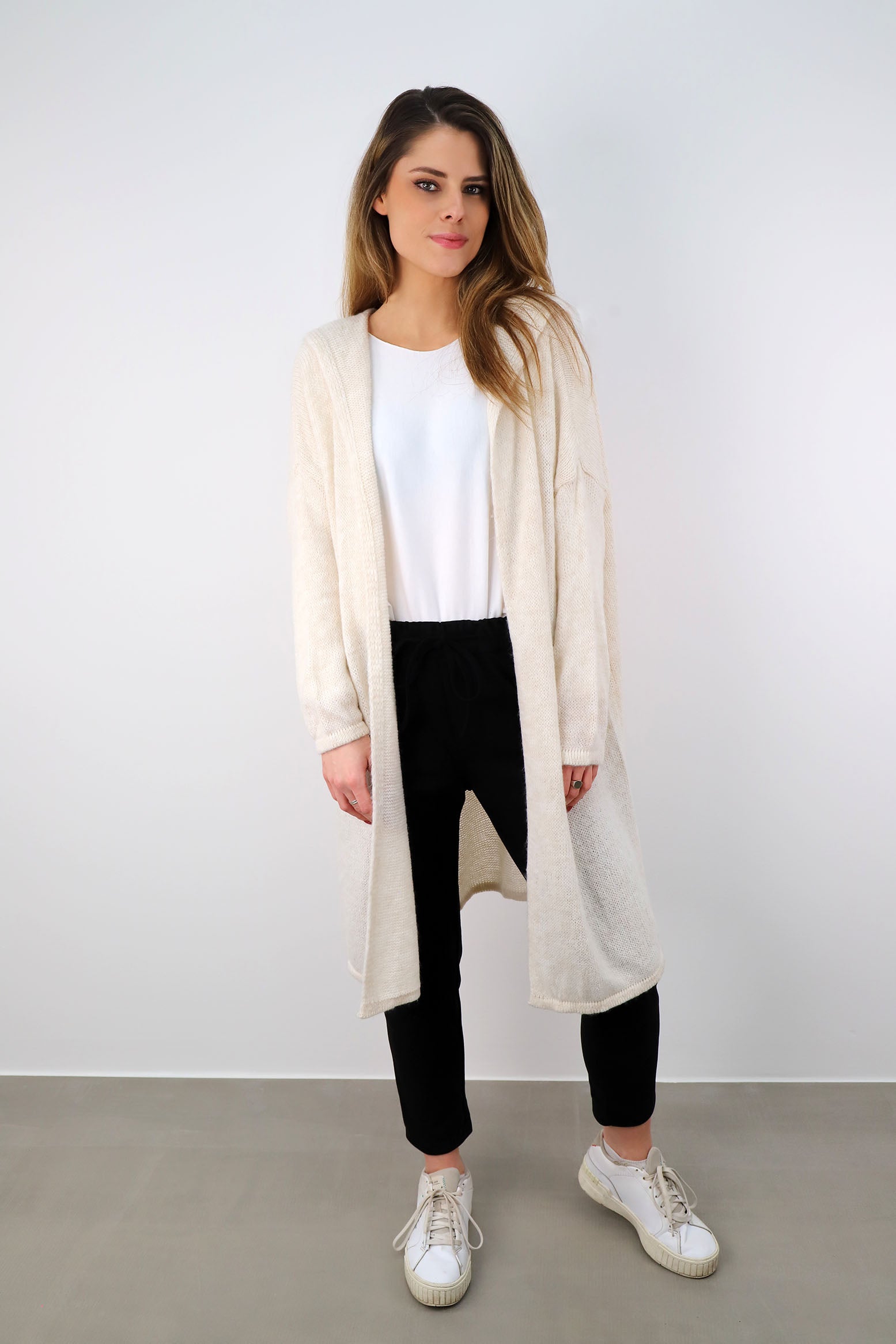 Strickjacke "Love & Peace" - Wollweiß
