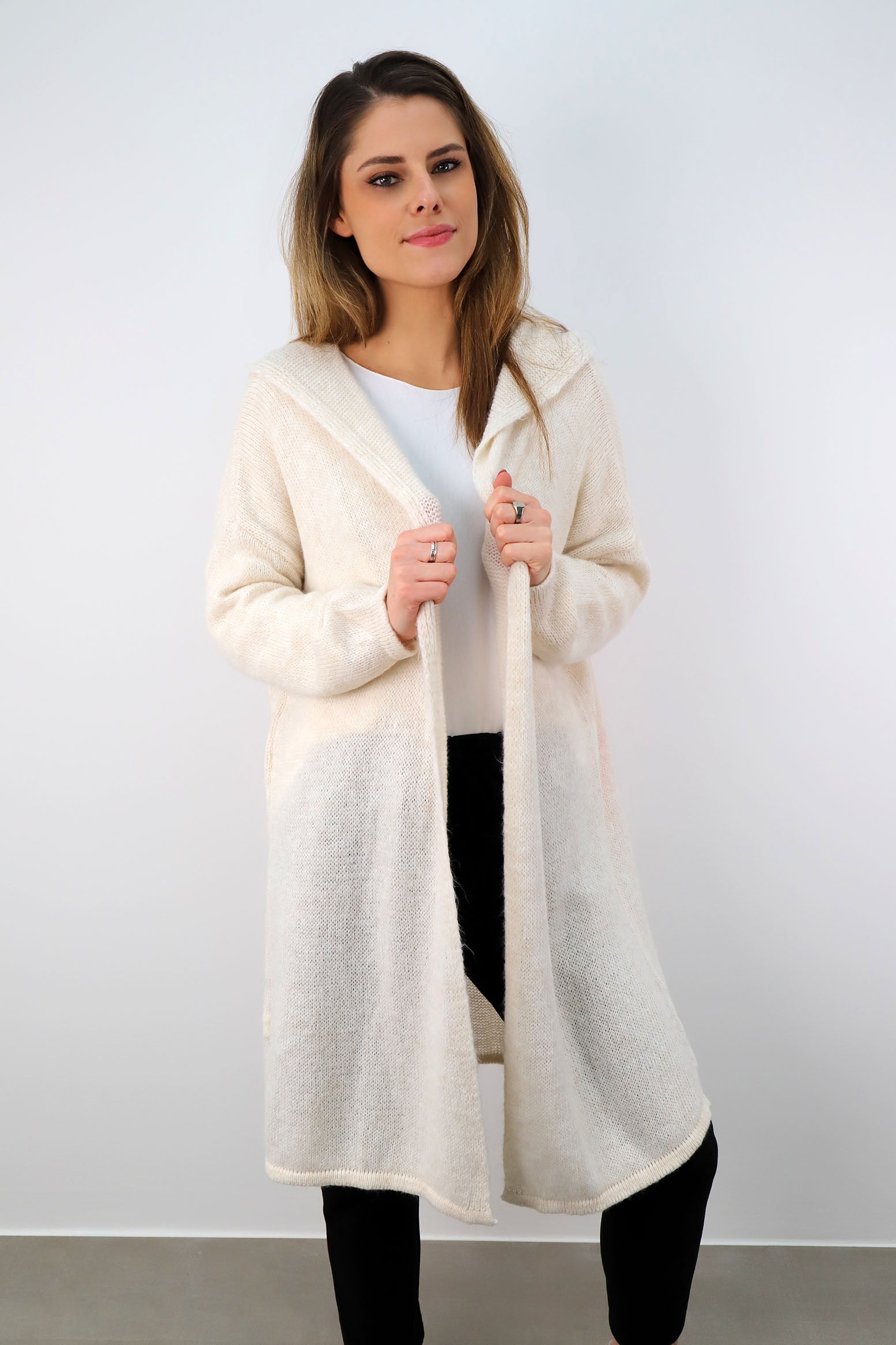 Strickjacke "Love & Peace" - Wollweiß
