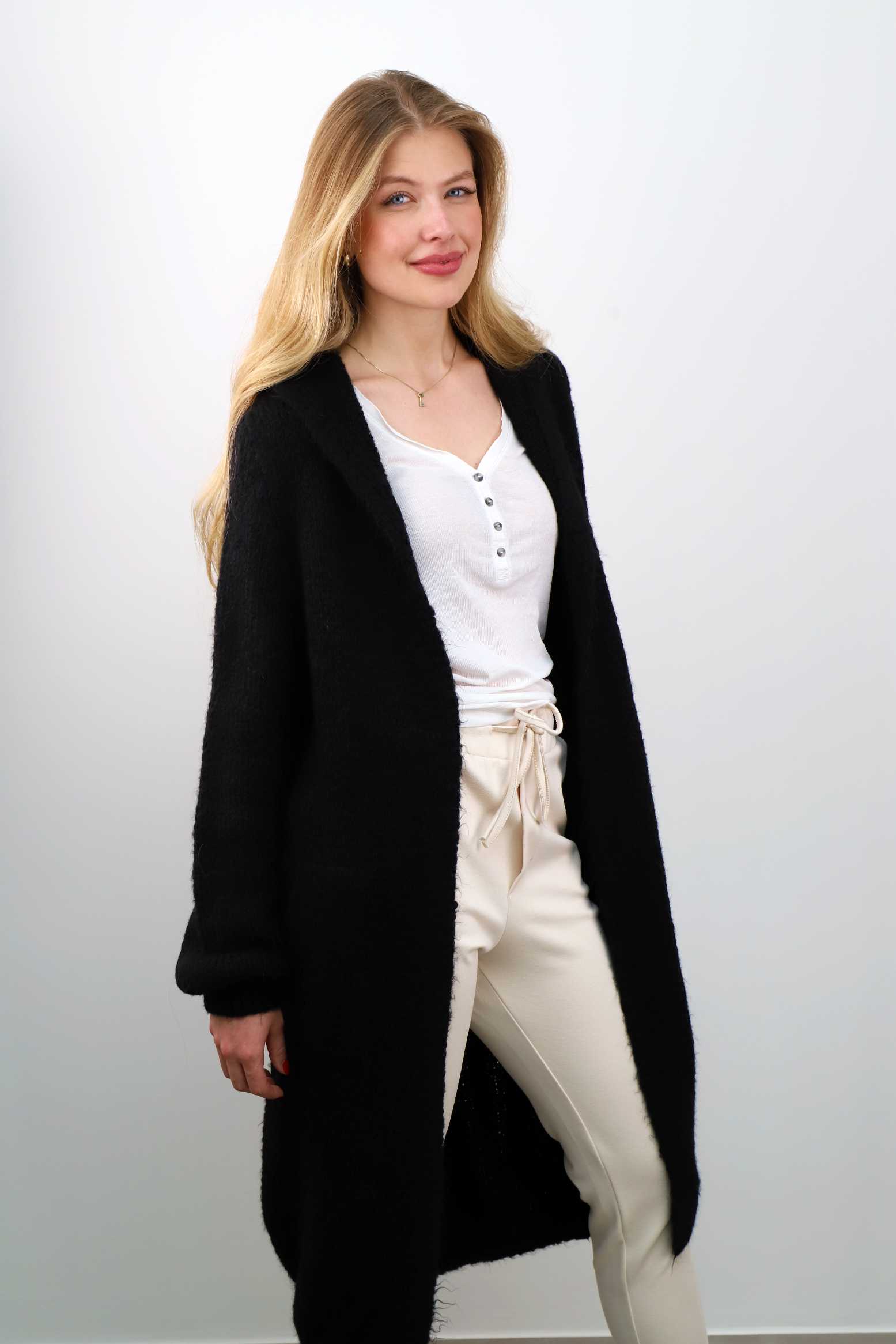Strickjacke mit Taschen und Kapuze - Schwarz