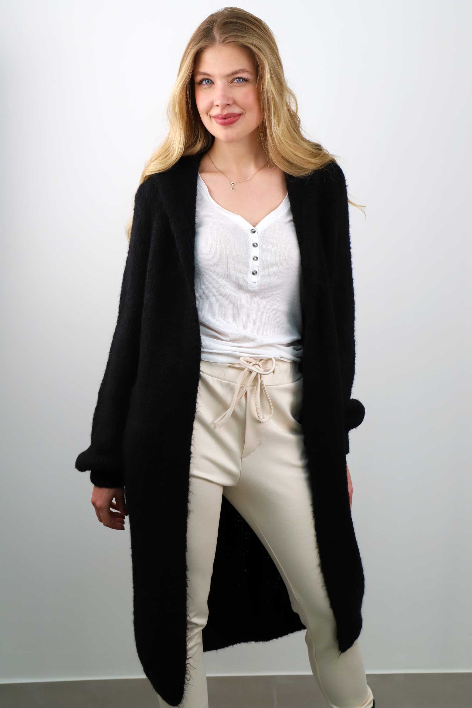 Strickjacke mit Taschen und Kapuze - Schwarz
