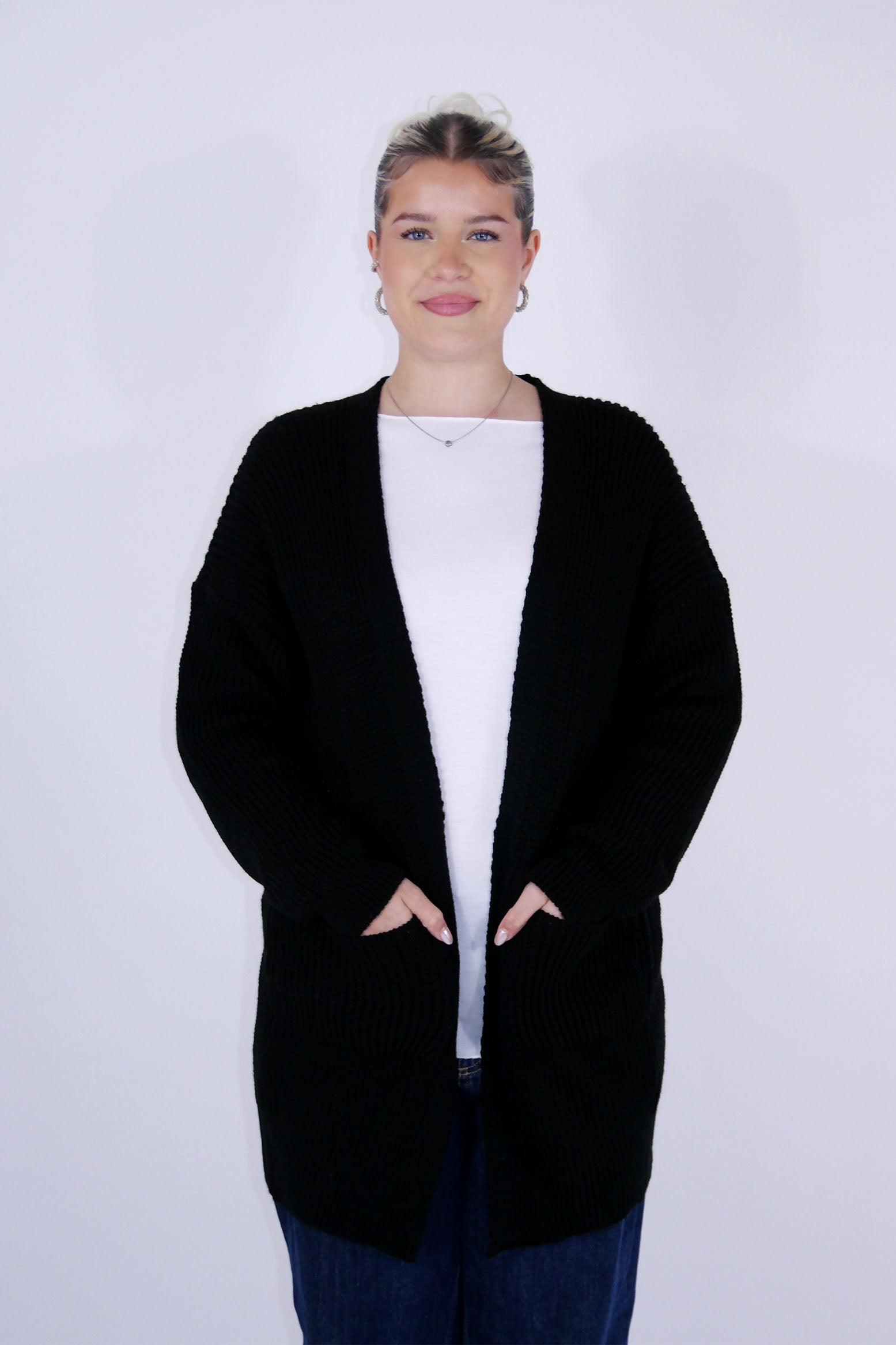 Flair - Strickjacke in trendigem Schwarz