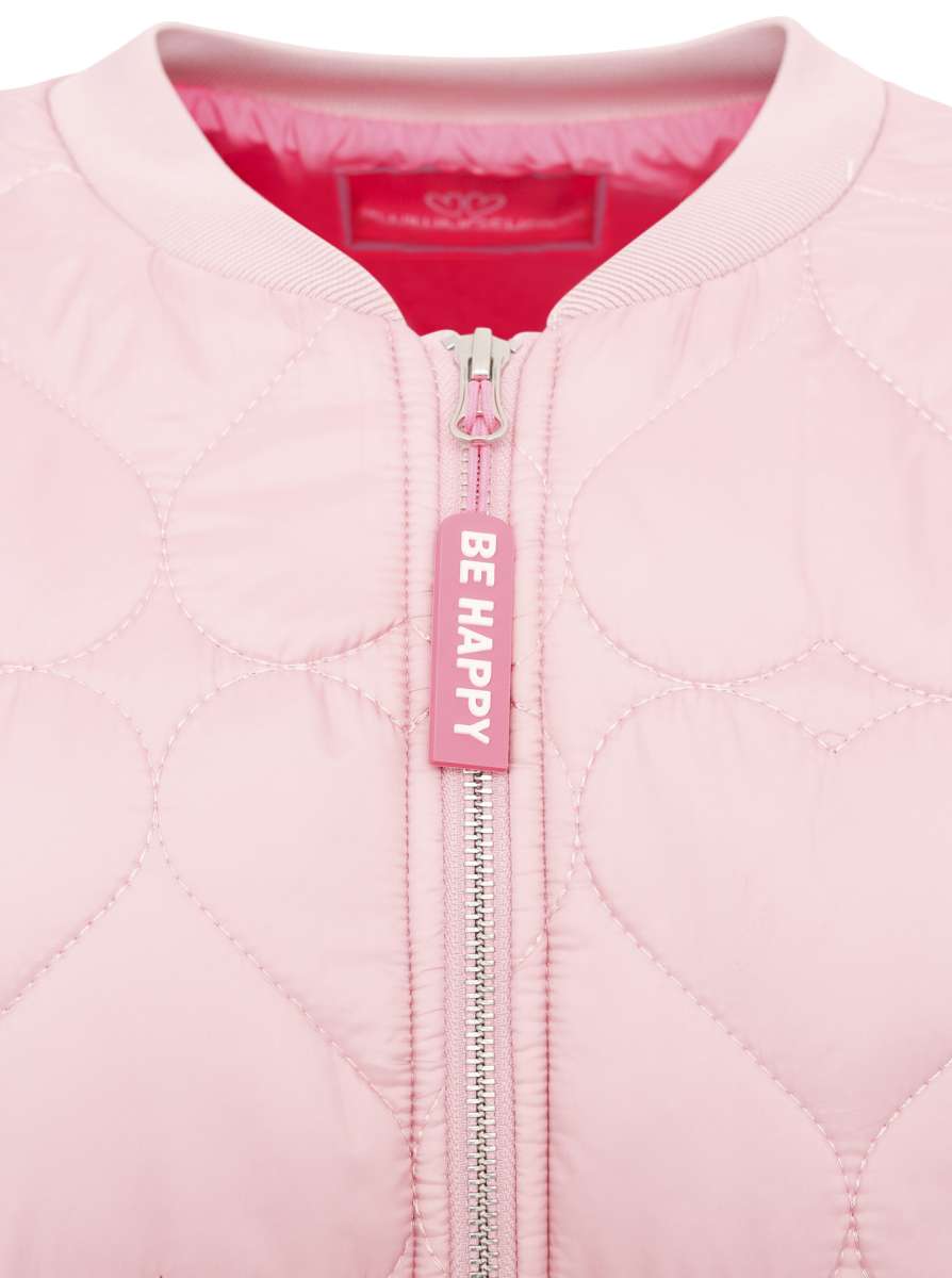 Detailansicht der Zwillingsherz Bomberjacke Be Happy in Rosa – feine Steppung und hochwertige Verarbeitung