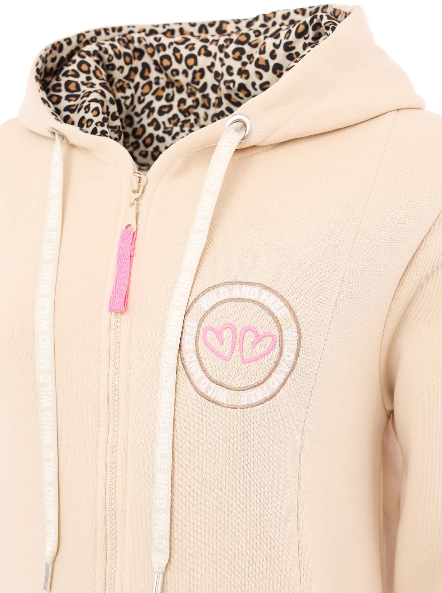 Zwillingsherz - Hoodiemantel "Leopard Wild Strong Free" - Beige