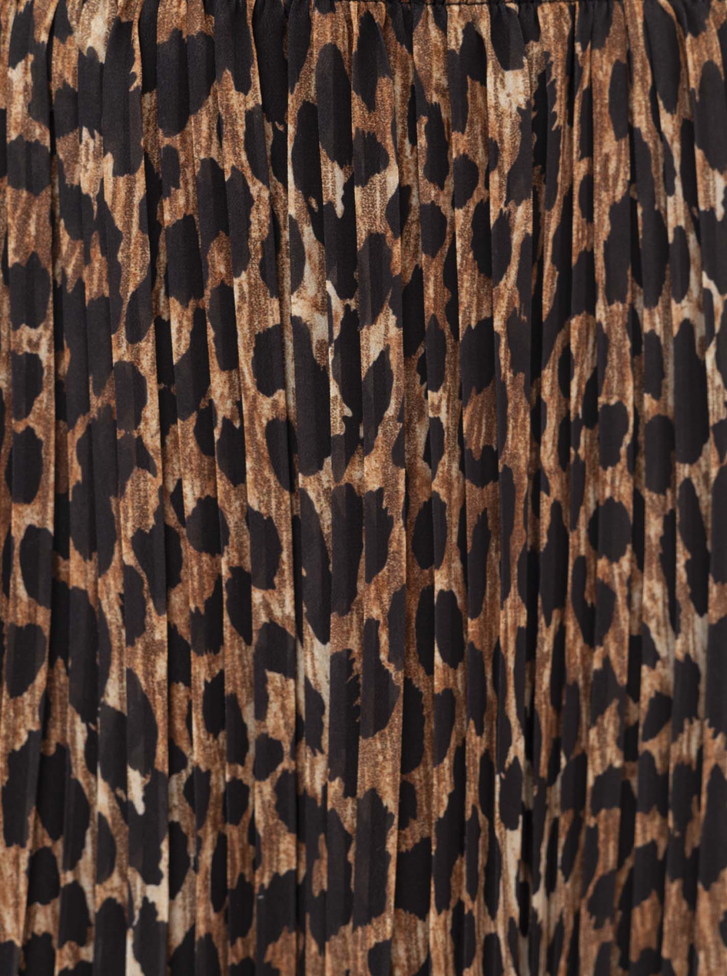 Detail Zwillingsherz Leo Plissee Rock Braun – Nahaufnahme des Plissees und Animal Print Musters