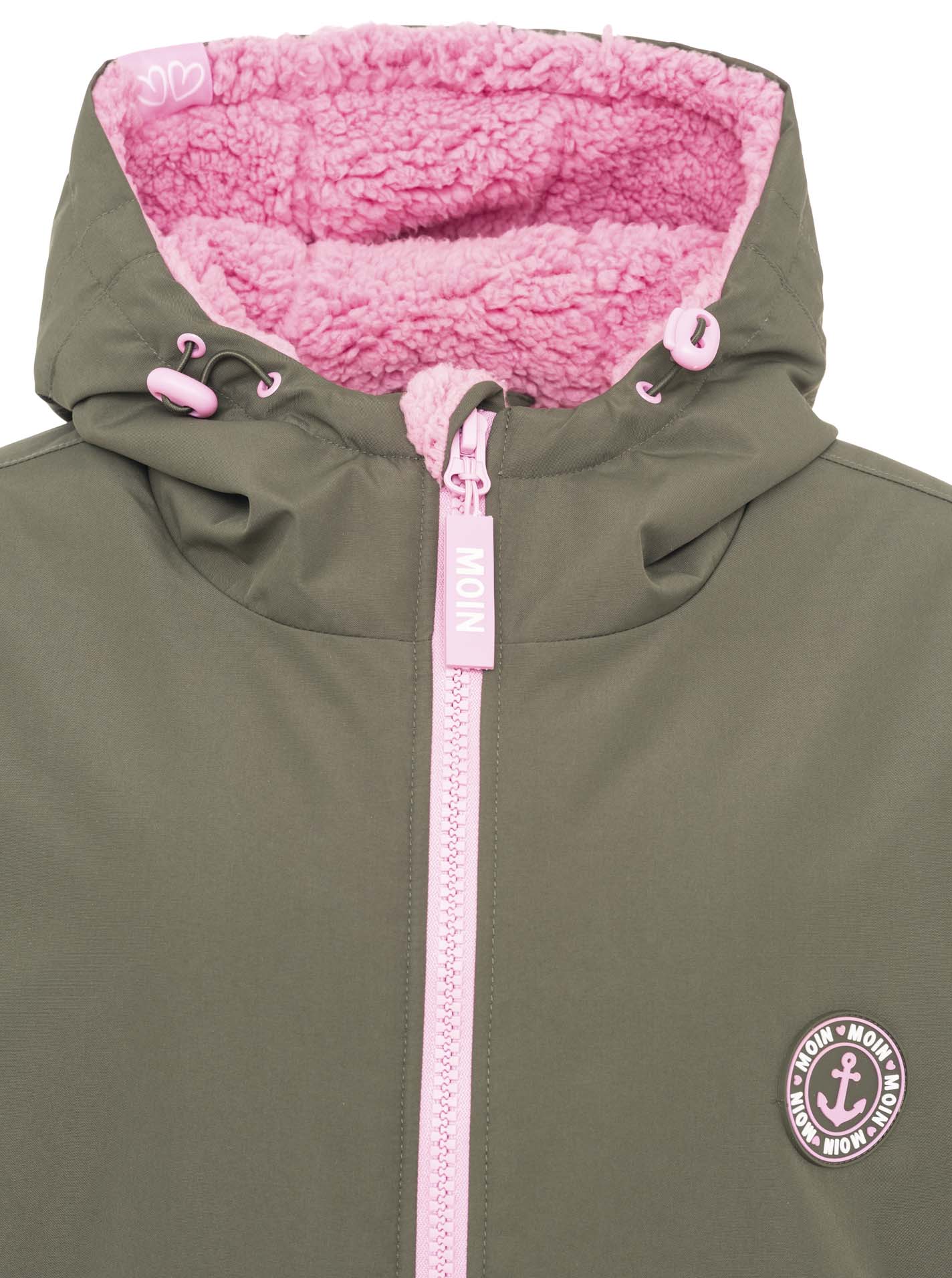 Flauschige Oversize Windjacke von Zwillingsherz in Khaki-Pink mit Kapuze & Taschen – stylisch, bequem, Detailansicht – ideal für kühle Tage