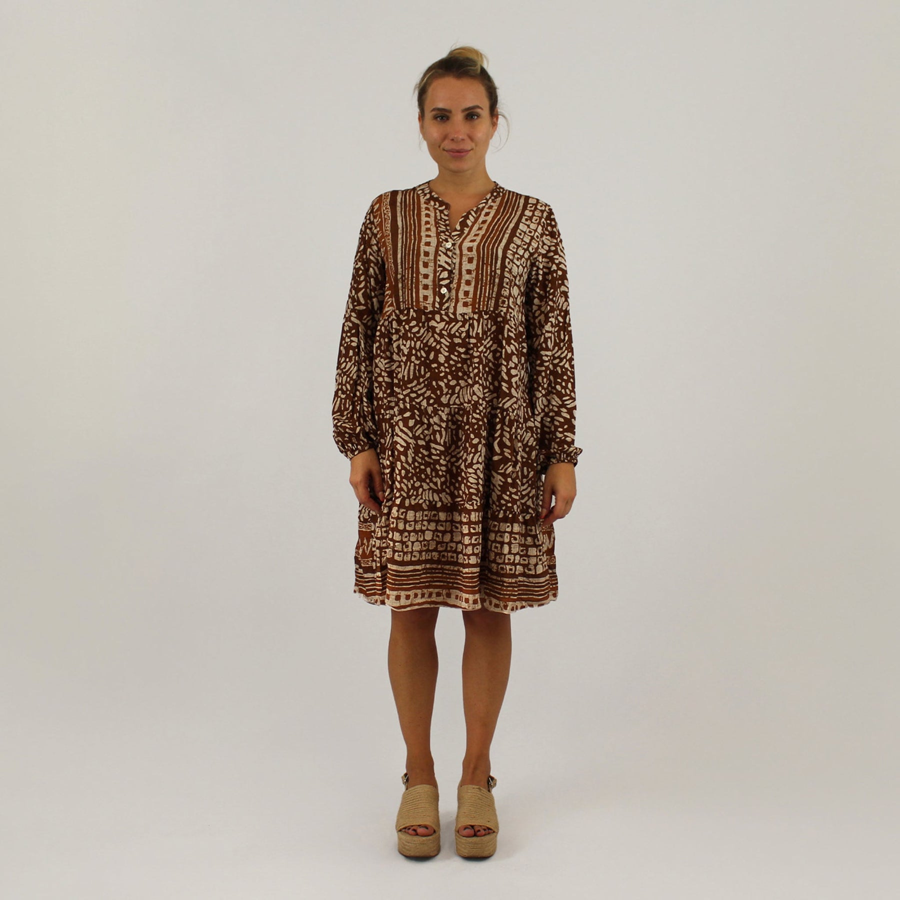 Knopfleisten-Kleid mit Druck - Braun