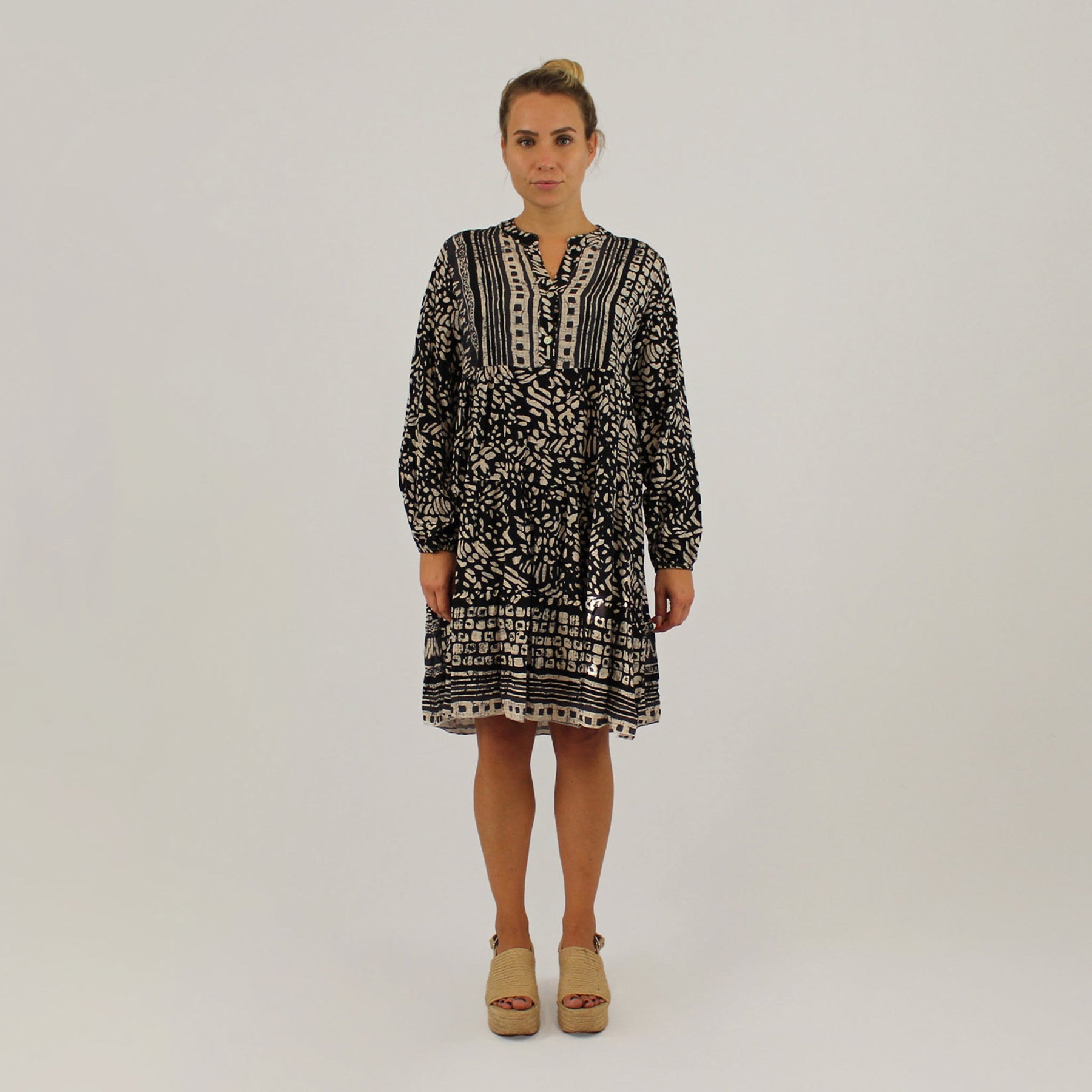 Knopfleisten-Kleid mit Druck - Schwarz