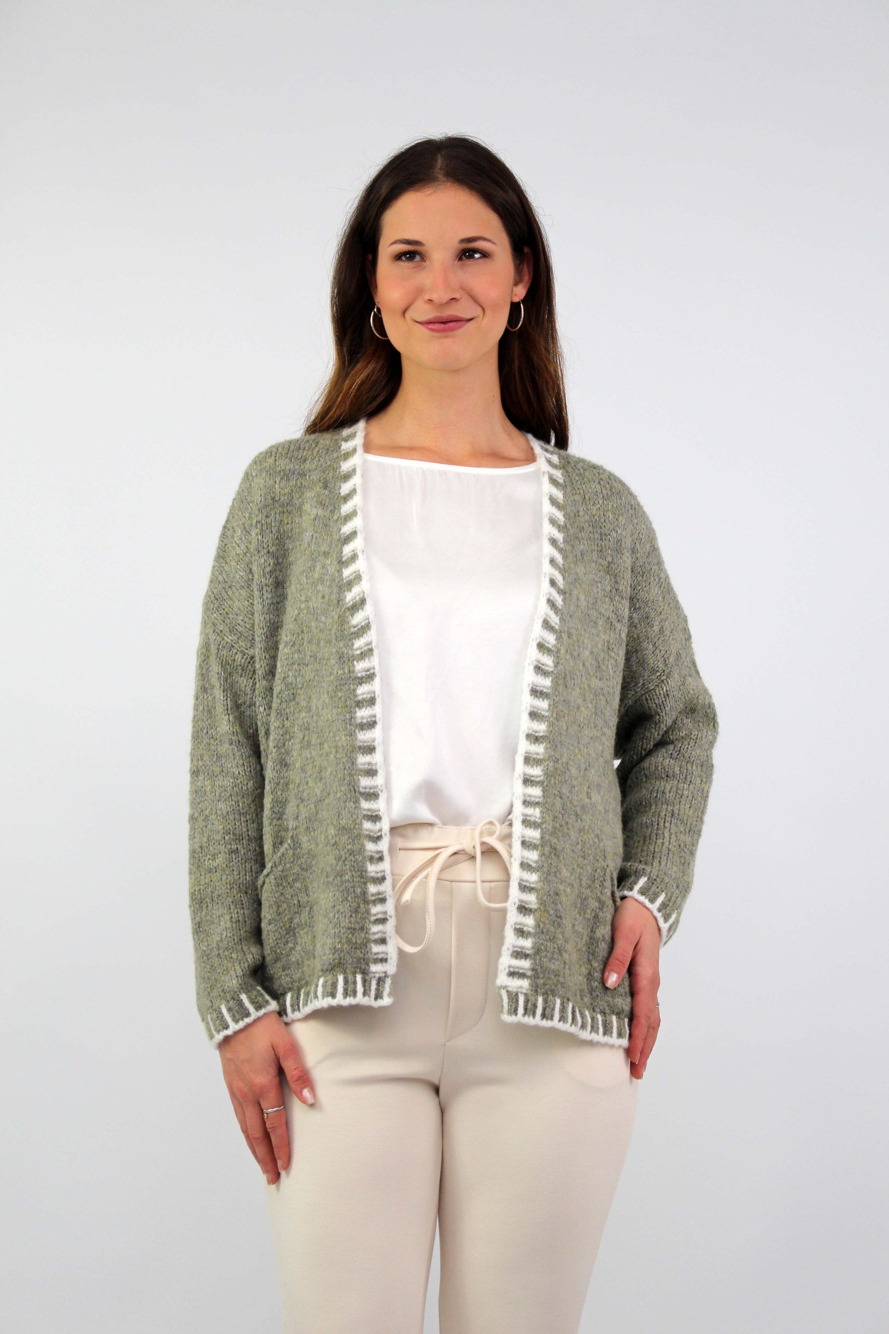 Strickjacke mit Kontrast-Rand - Salbei