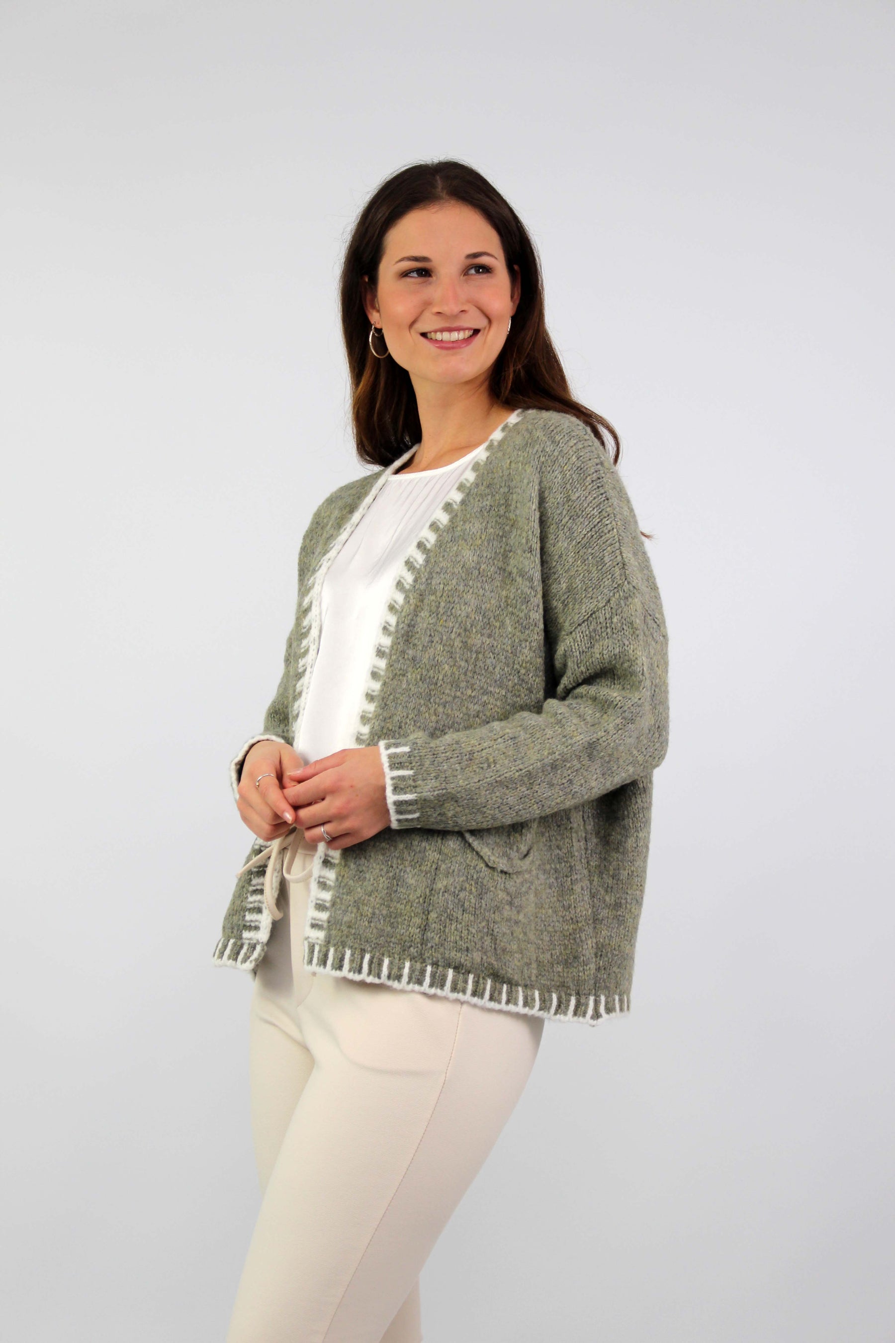 Strickjacke mit Kontrast-Rand - Salbei