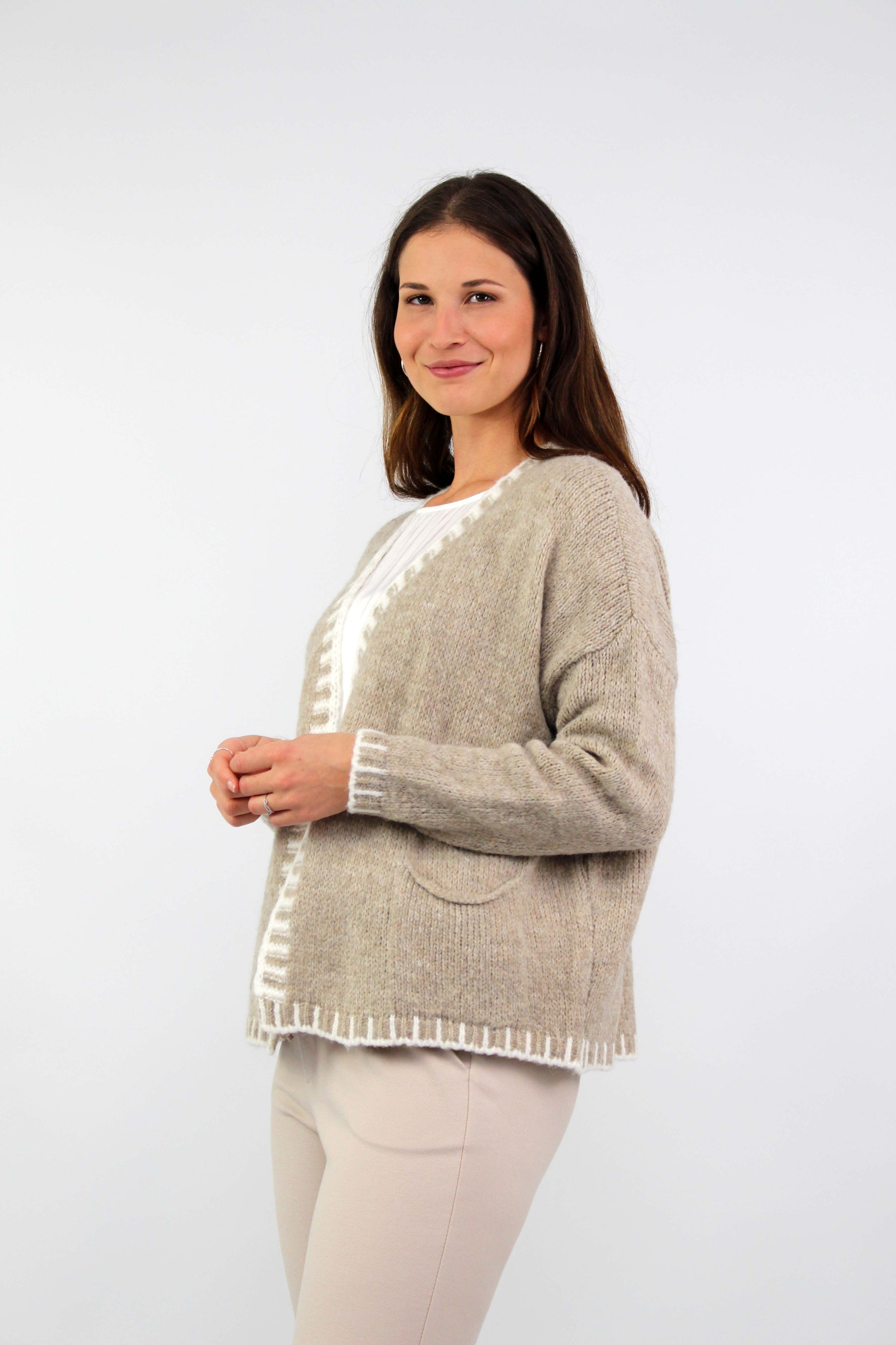 Strickjacke mit Kontrast-Rand - Beige