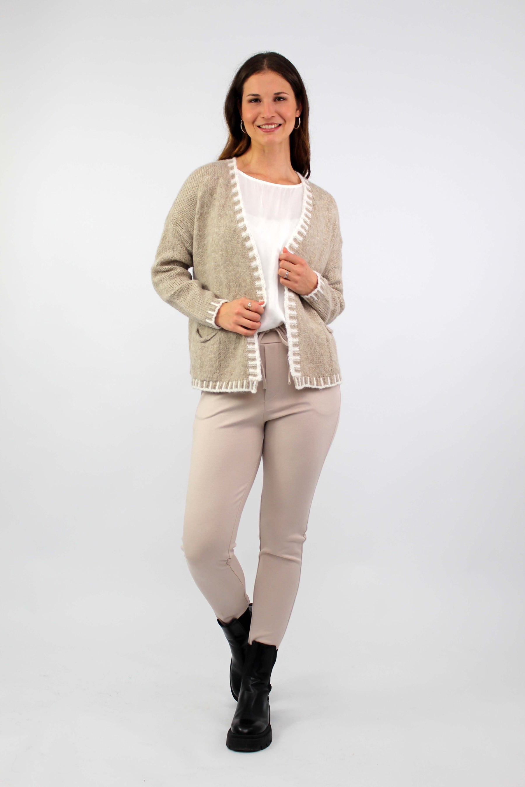 Strickjacke mit Kontrast-Rand - Beige