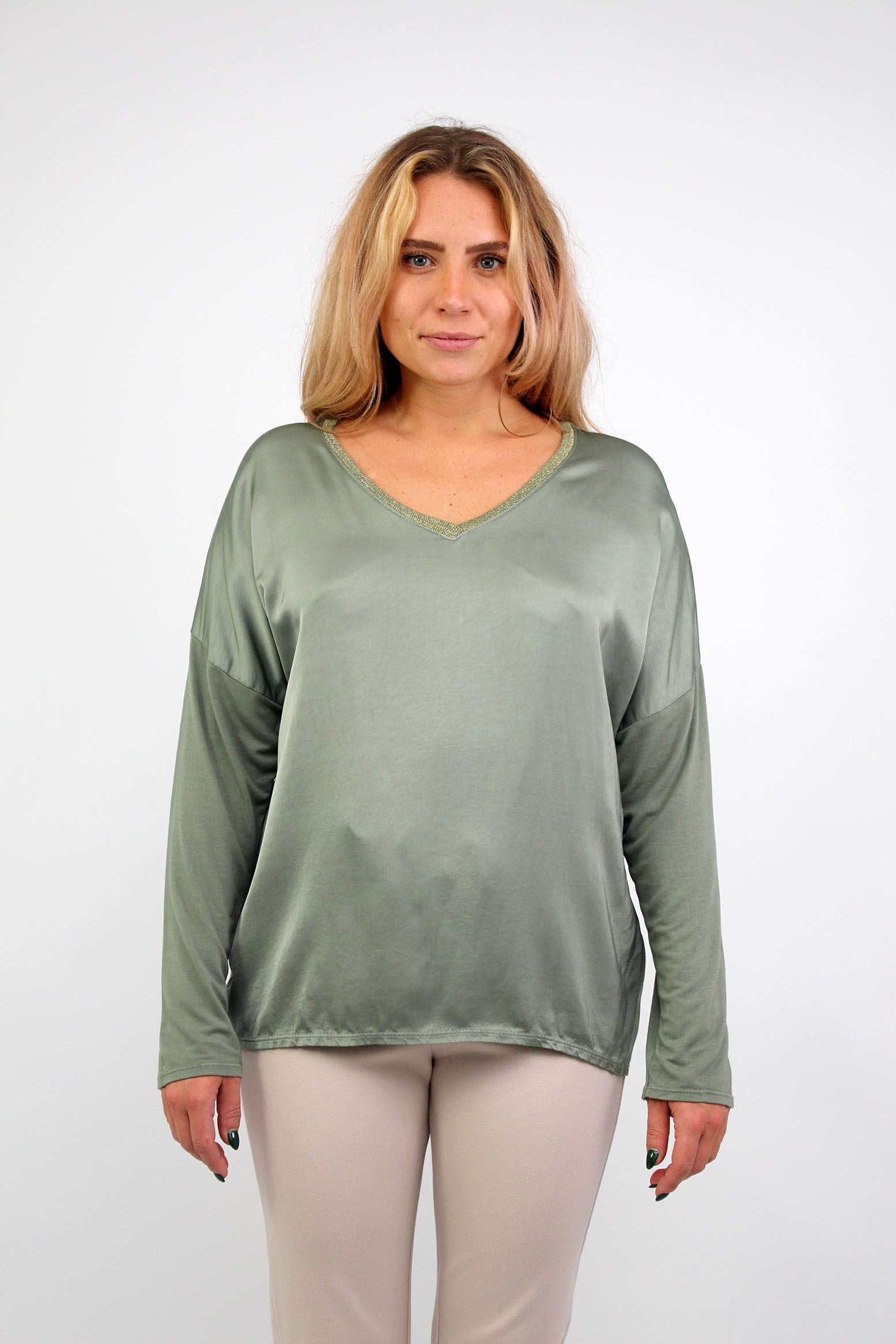 Seidenshirt mit V-Ausschnitt - Khaki