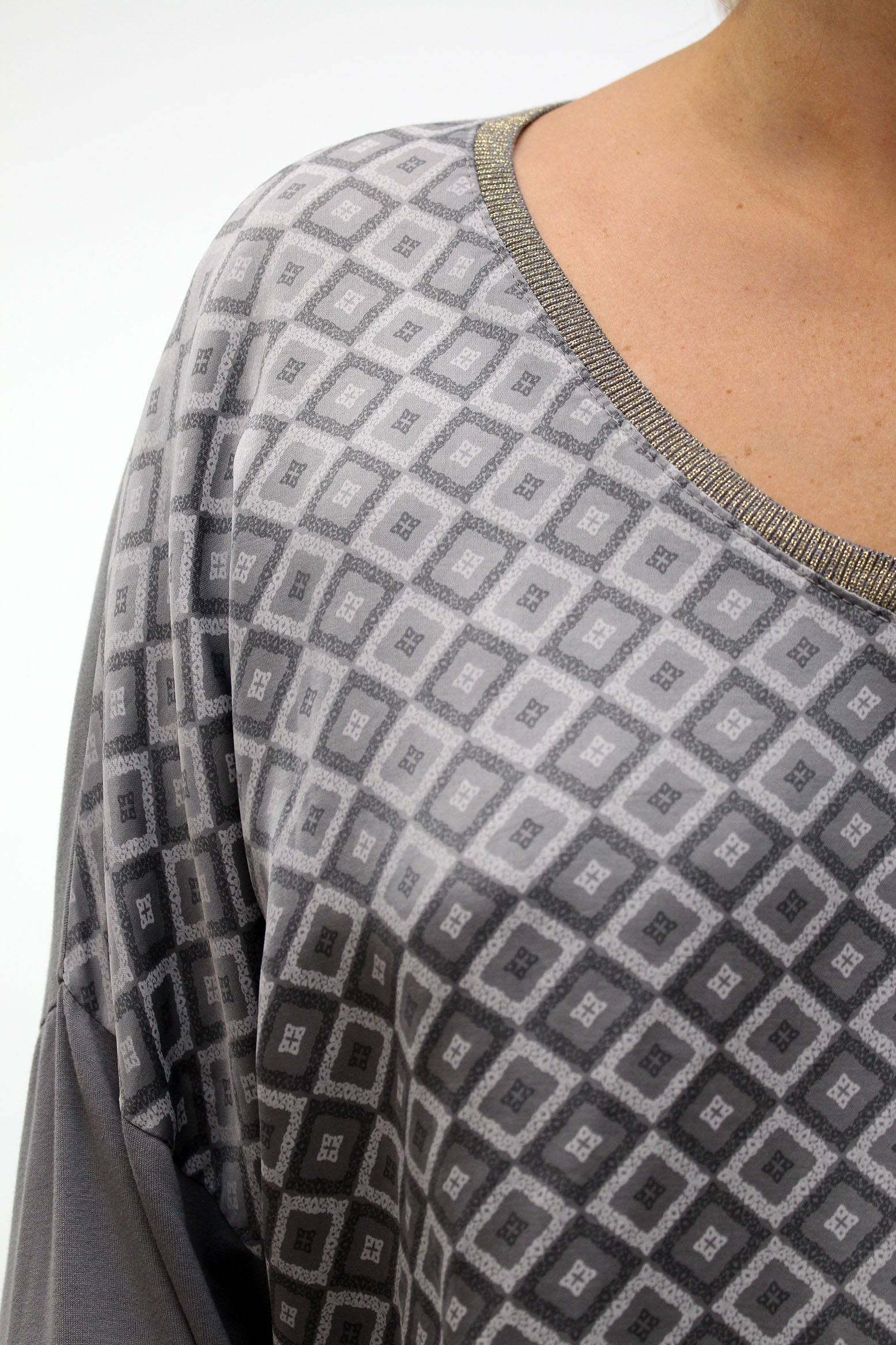 Seidenshirt mit Aufdruck - Grau