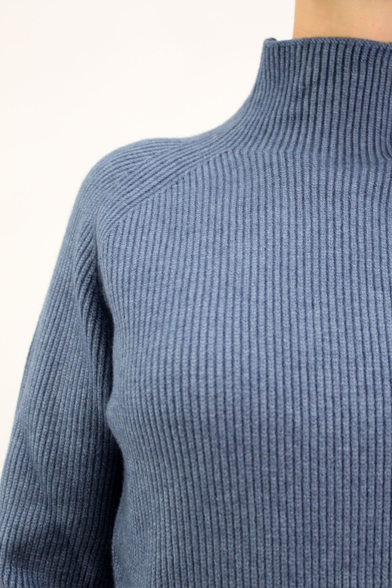 Strickkleid mit Stehkragen - Blau