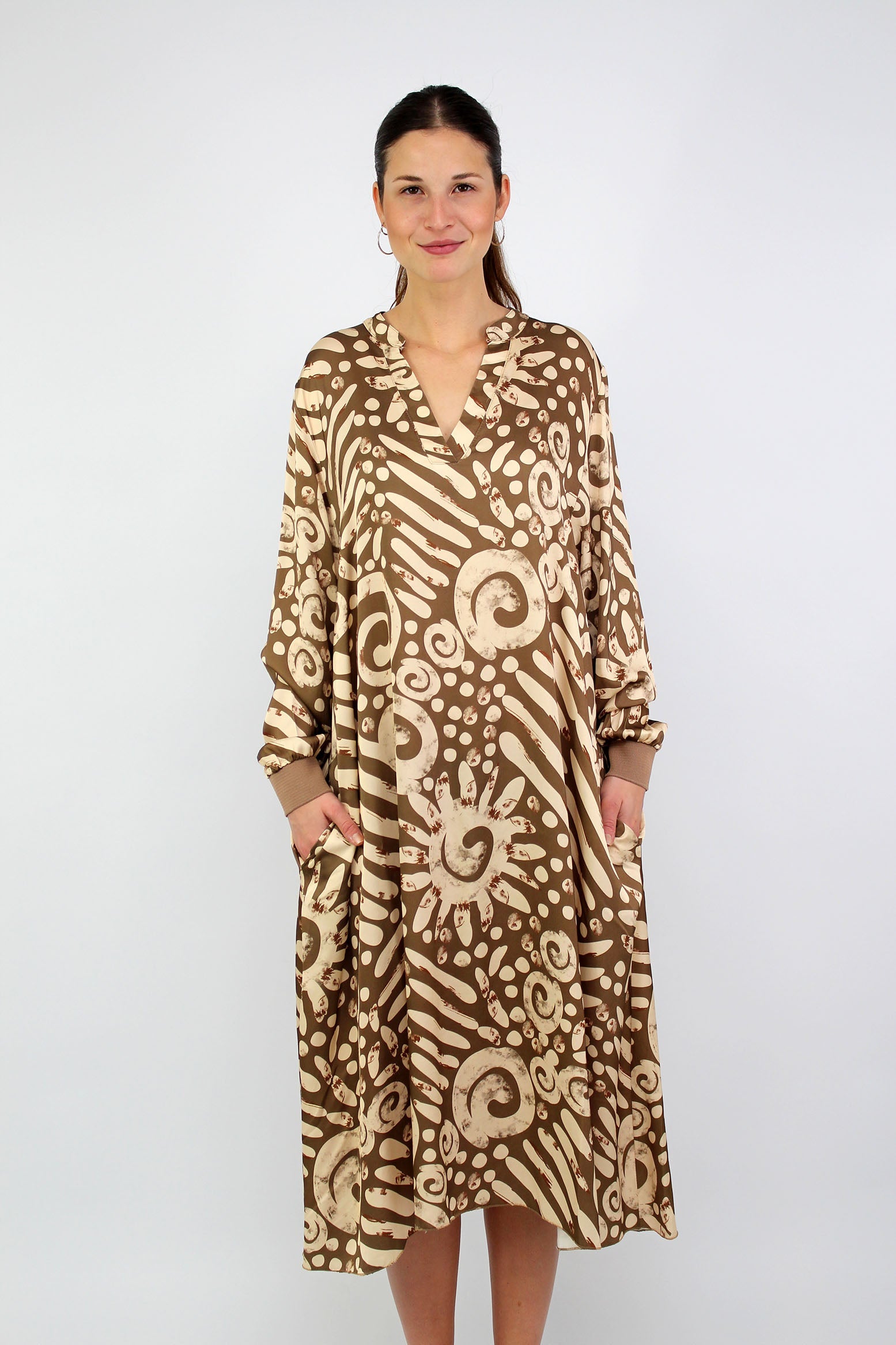 Seidenkleid mit Print - Camel