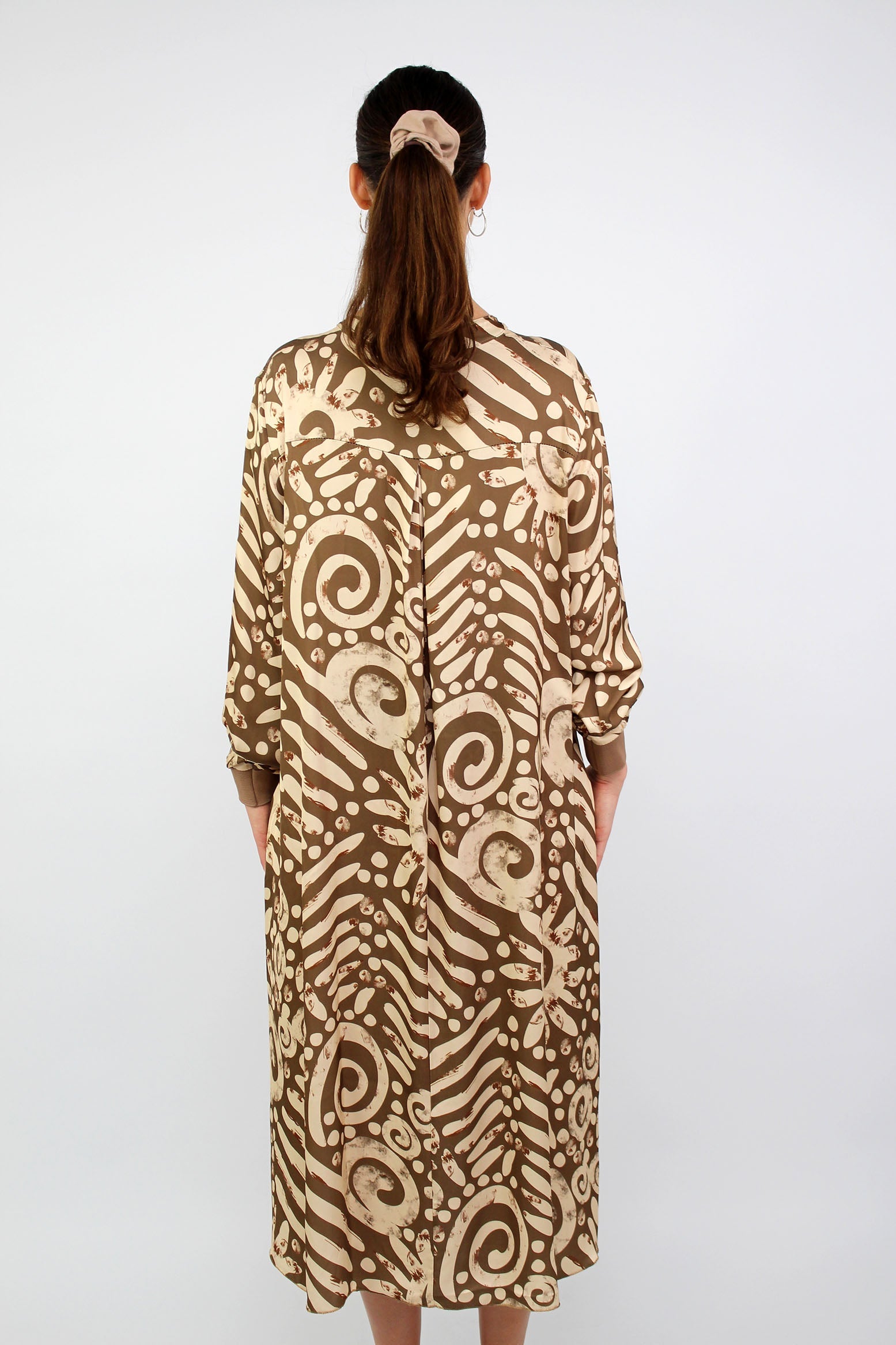 Seidenkleid mit Print - Camel
