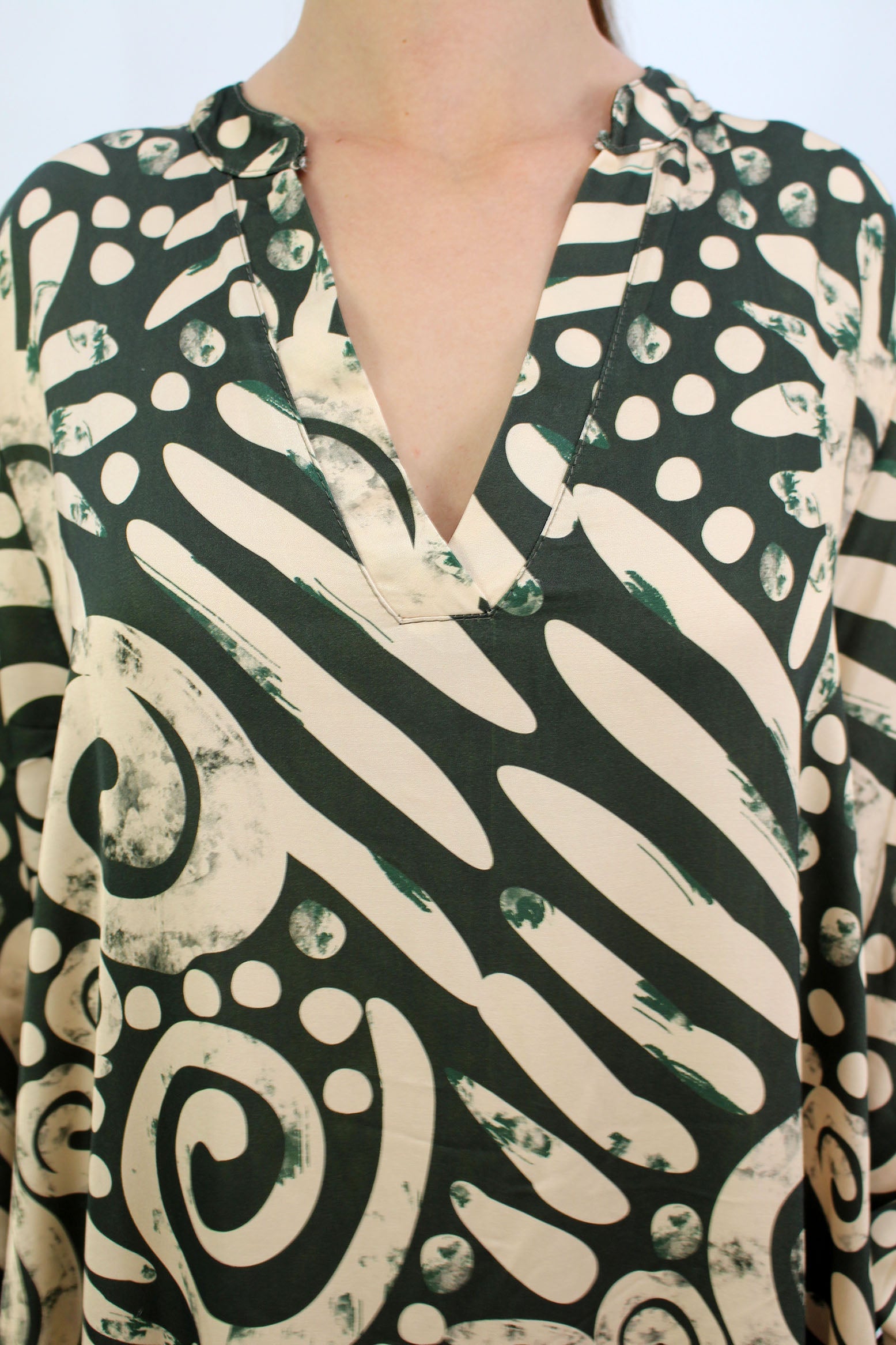 Seidenkleid mit Print - Khaki