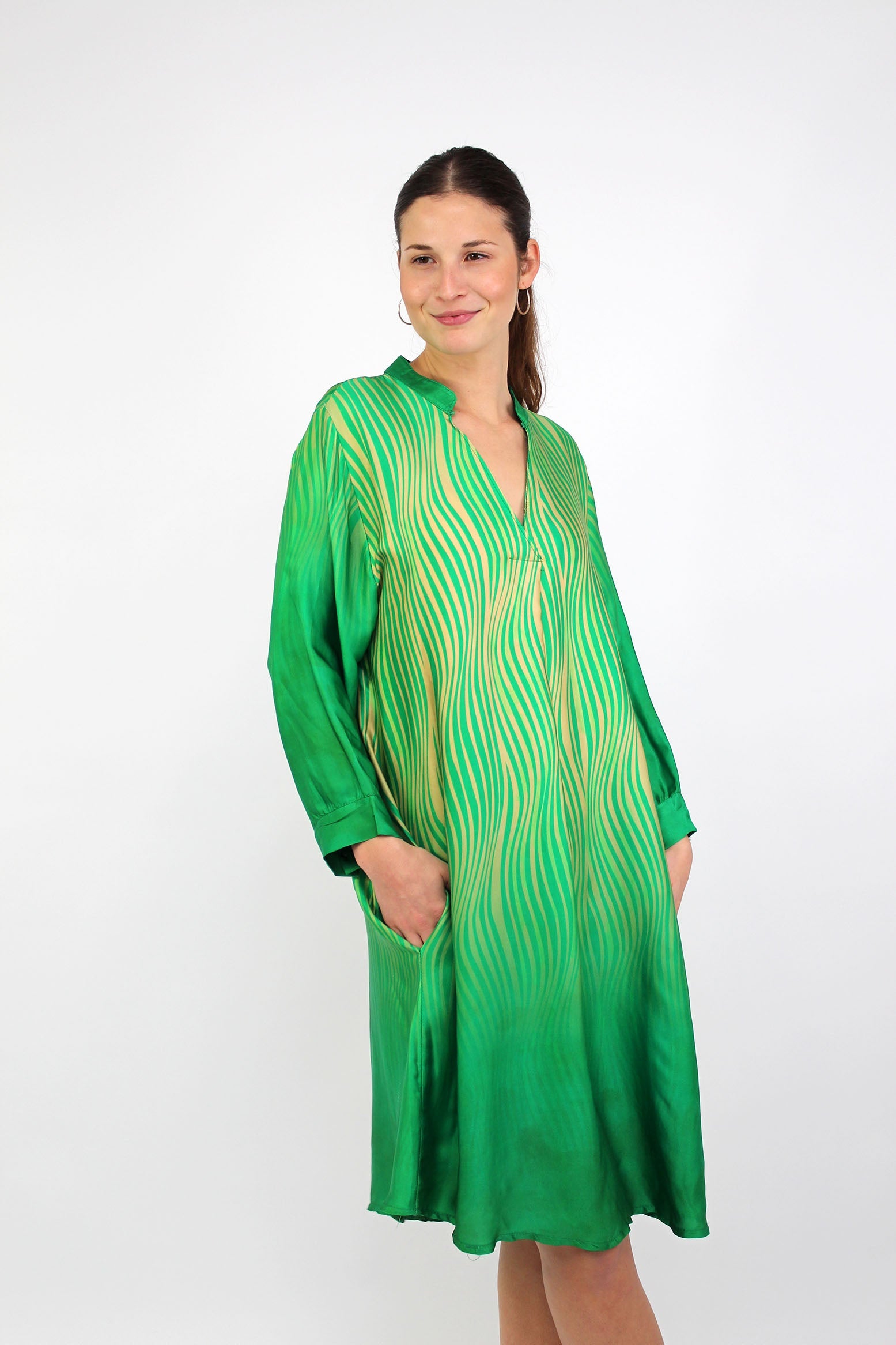 Kleid mit Wellen Print - Grün