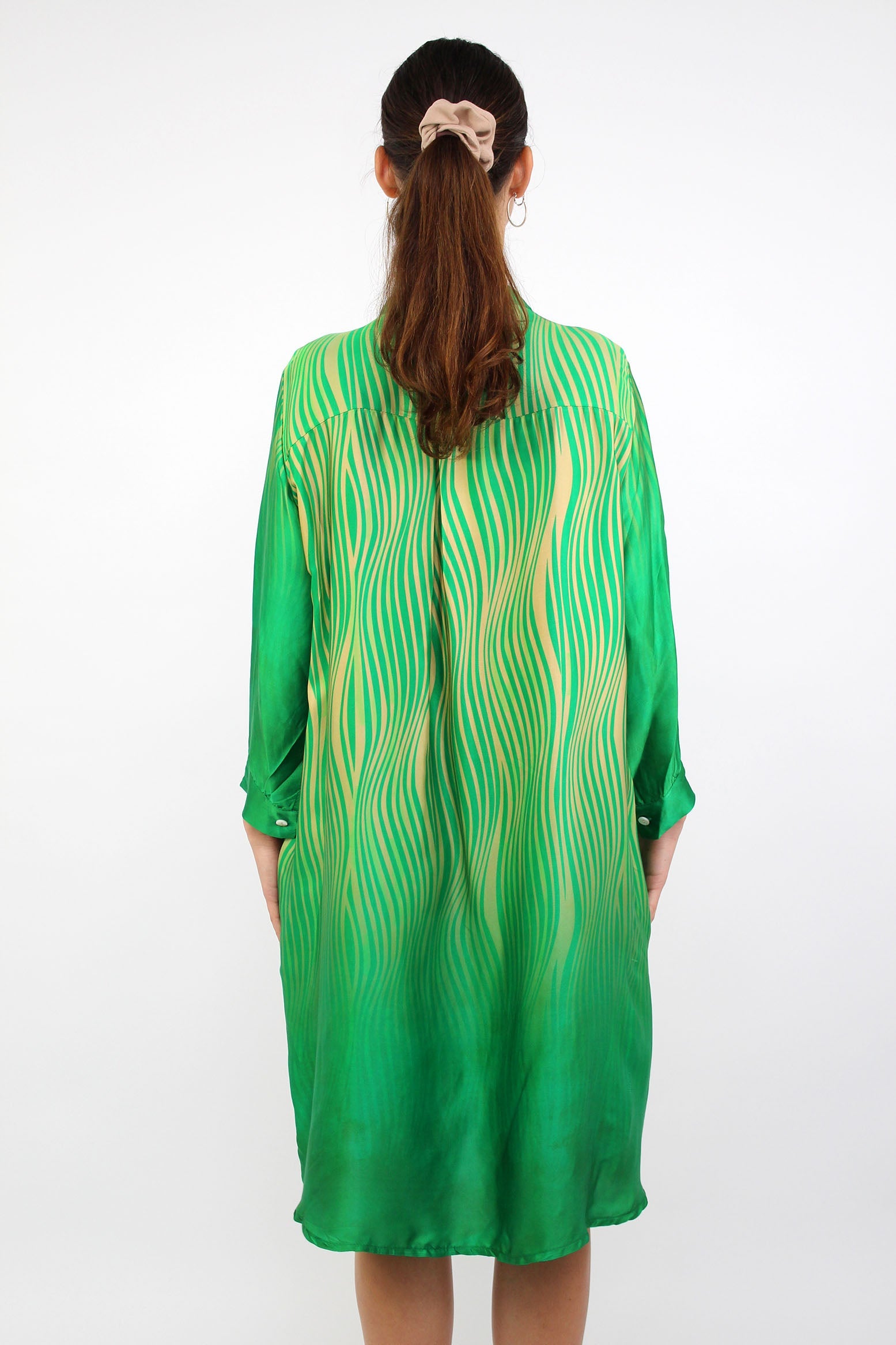 Kleid mit Wellen Print - Grün
