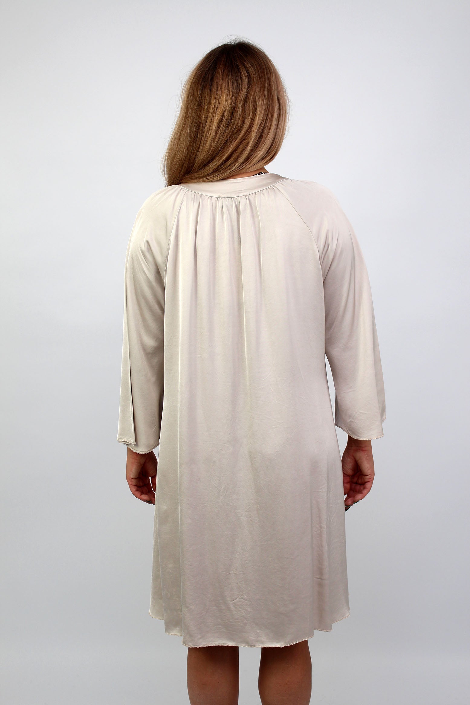 Seidenkleid mit Kordel - Beige