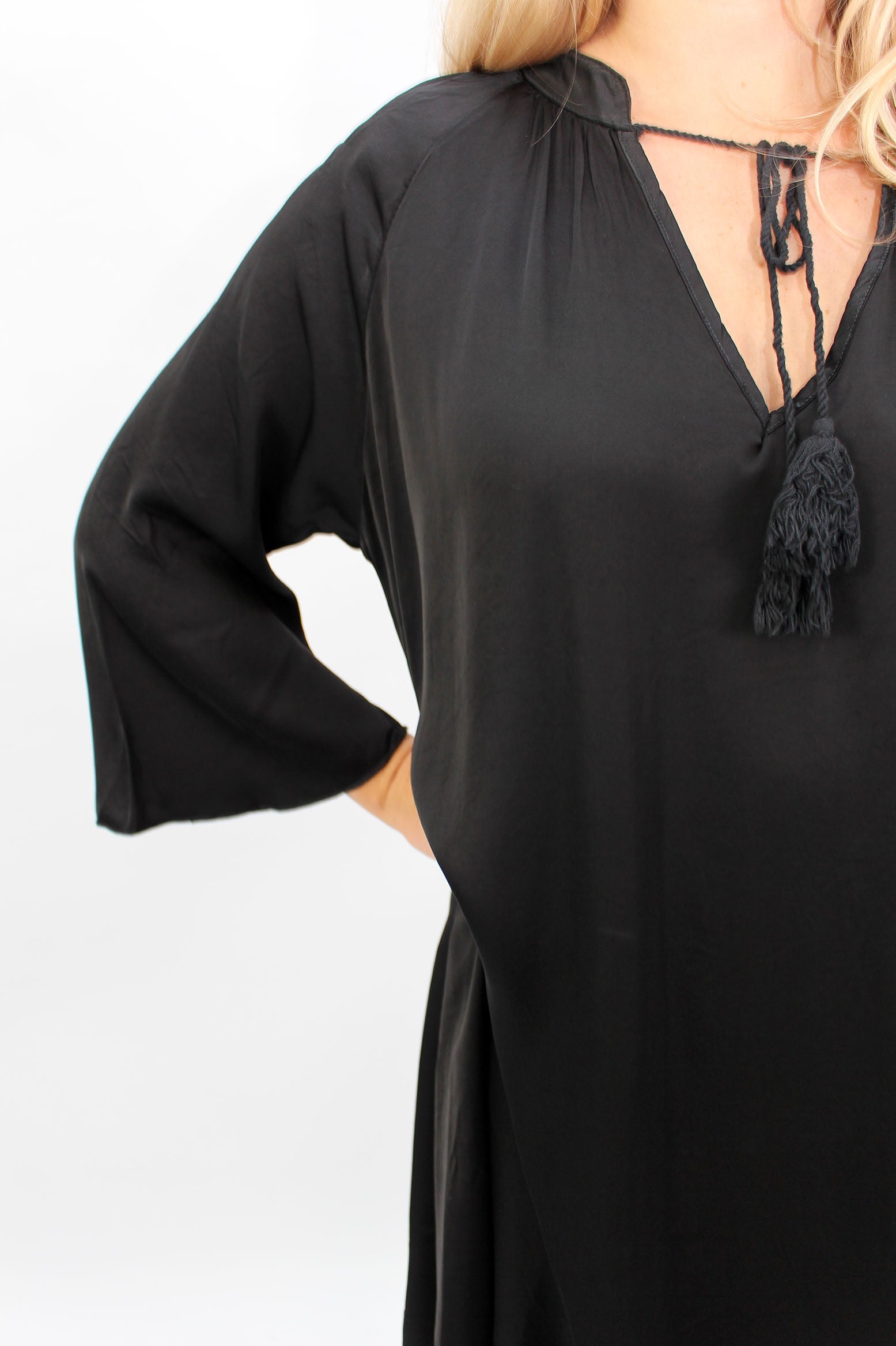 Seidenkleid mit Kordel - Schwarz