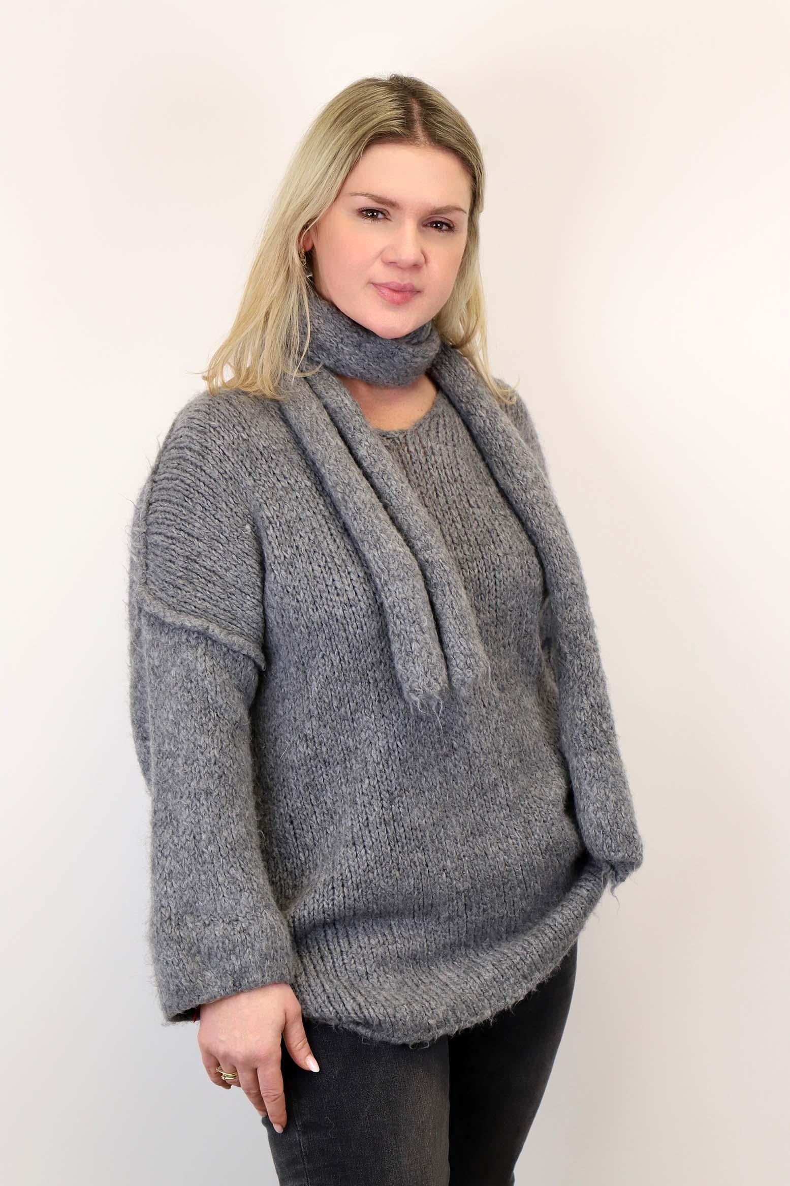 Pullover "Oversize" mit Schal - Grau