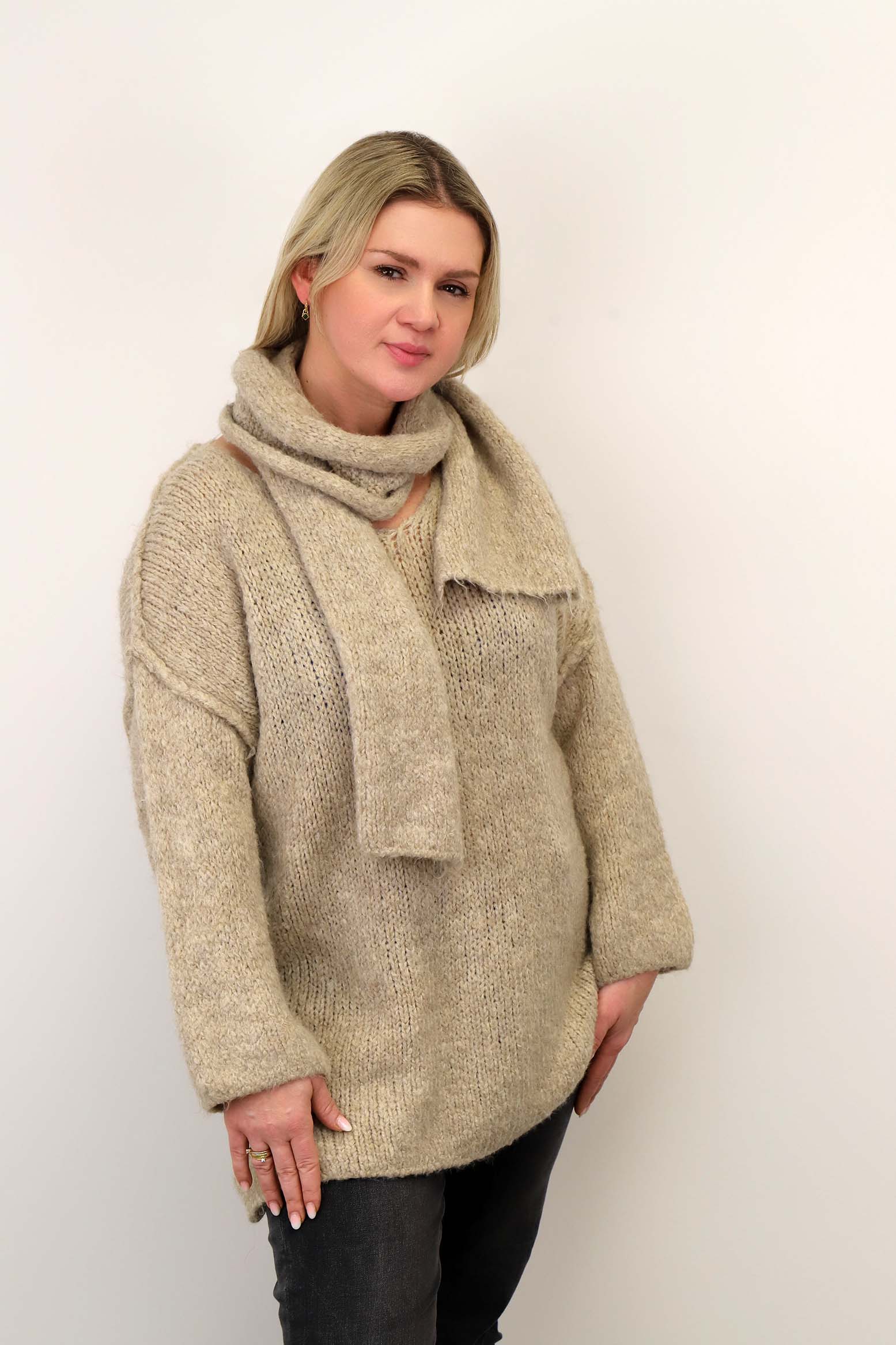 Pullover "Oversize" mit Schal - Beige