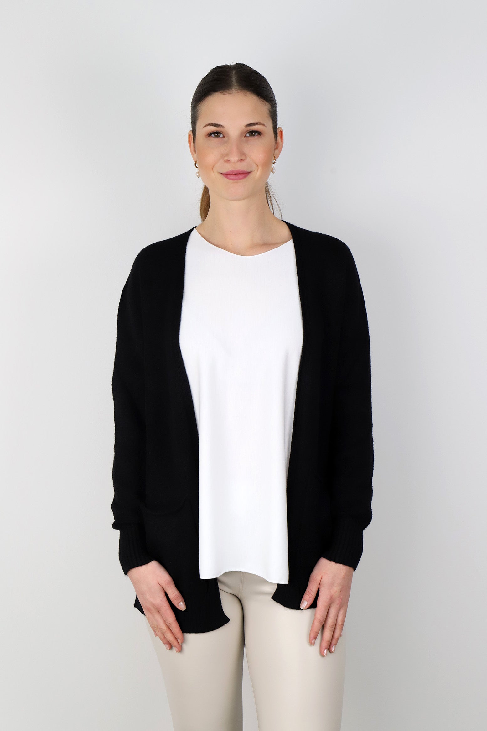 Strickjacke Basic mit Taschen - Schwarz