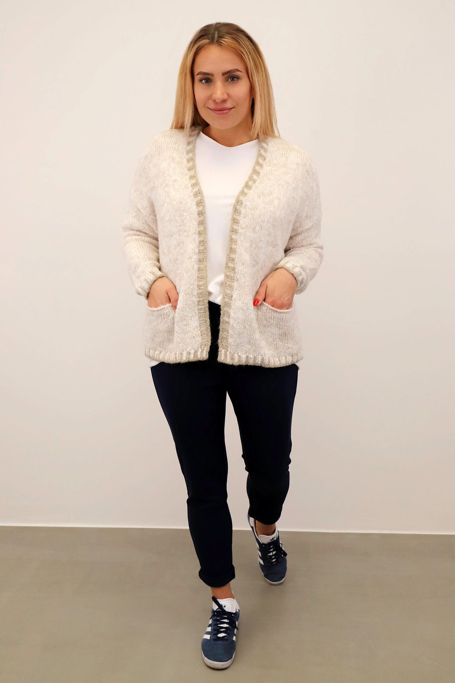 Strickjacke mit Kontrast-Rand - Creme