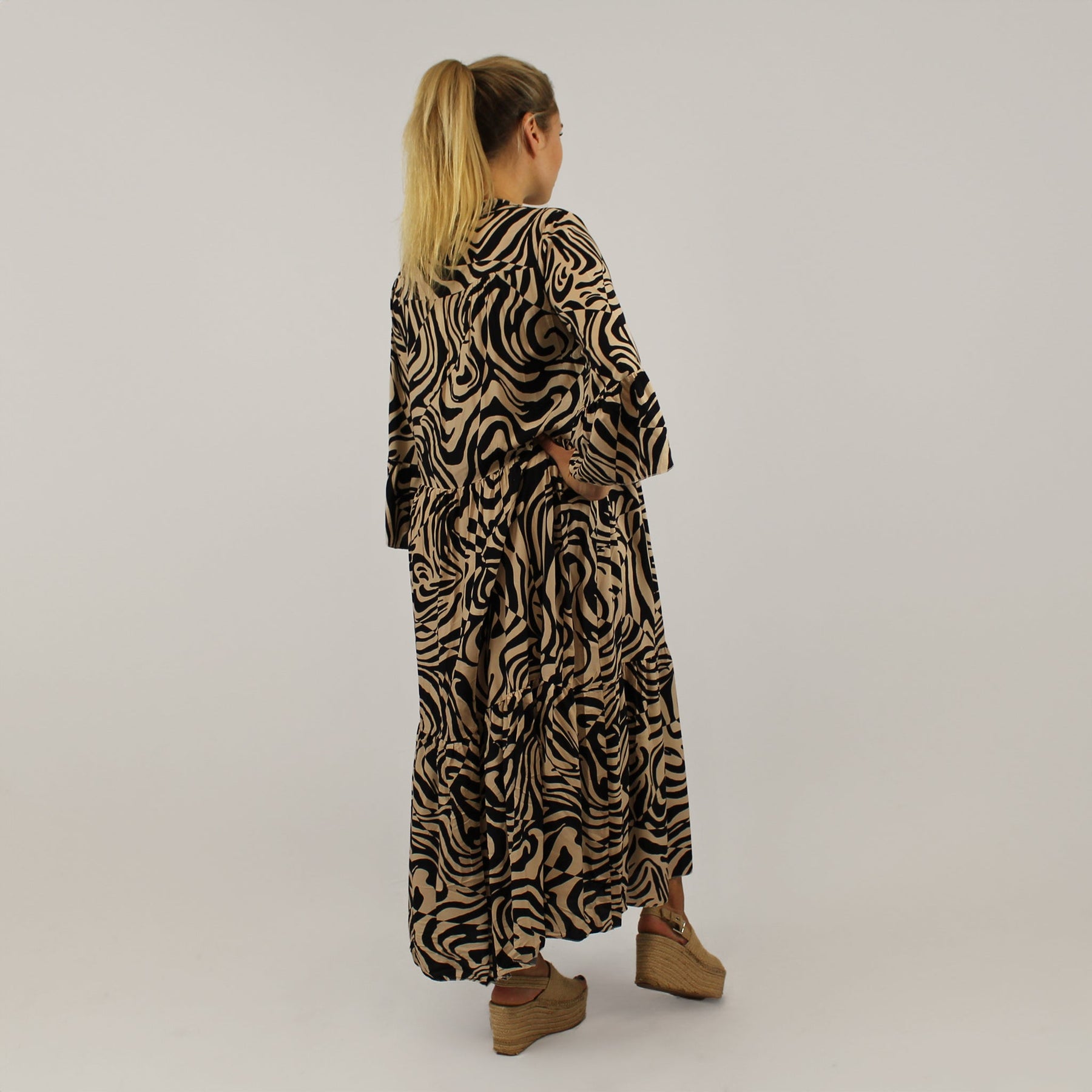 Maxikleid mit Druck - Schwarz