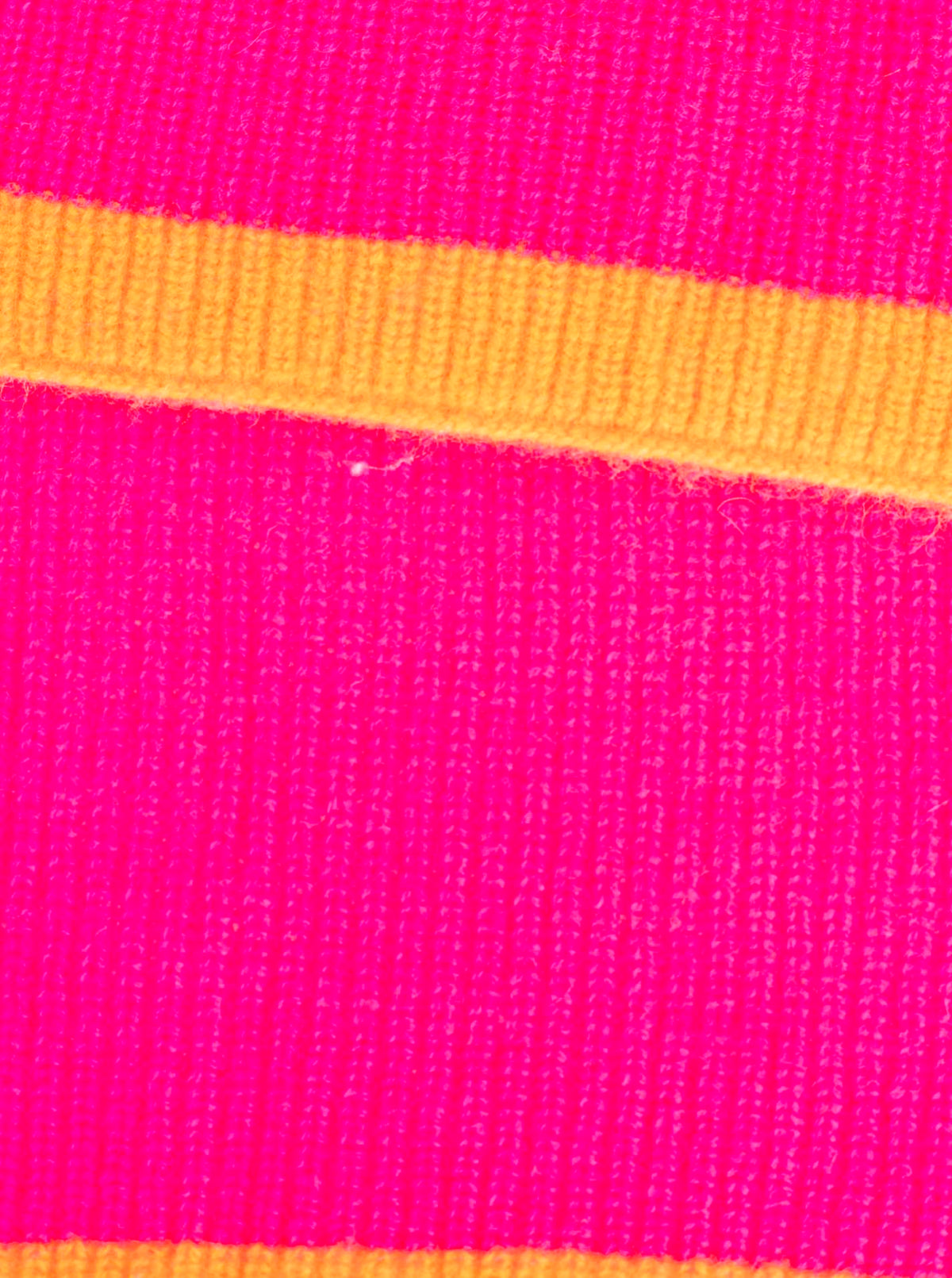 Zwillingsherz 100% Cashmere Gerippter Schal Kontrast Neonpink Detail 2