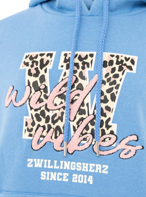 Zwillingsherz Hoodie Wild Vibes College Mittelblau Detail