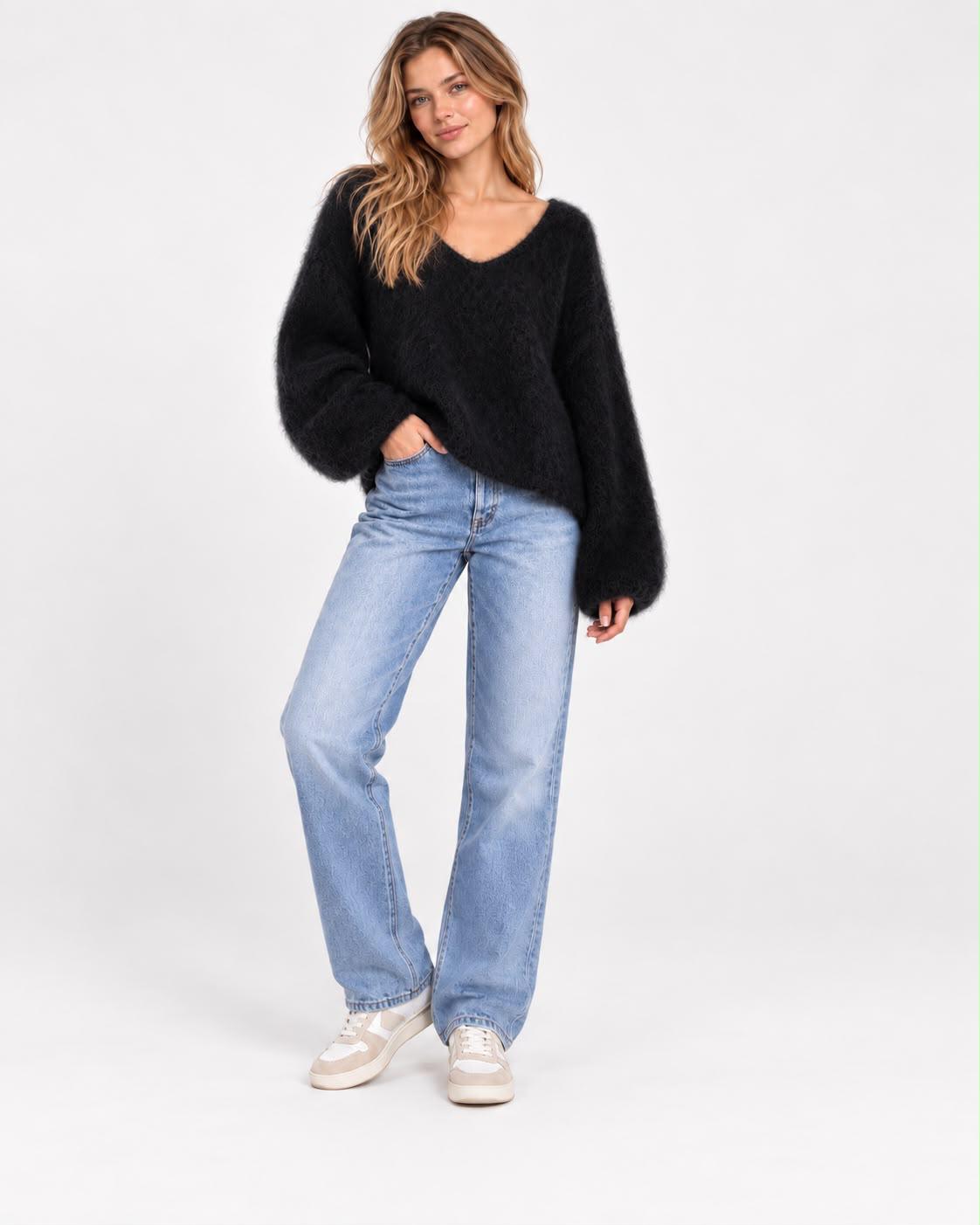 Oversized V-Neck Pullover aus hochwertigem Kid Mohair - Schwarz