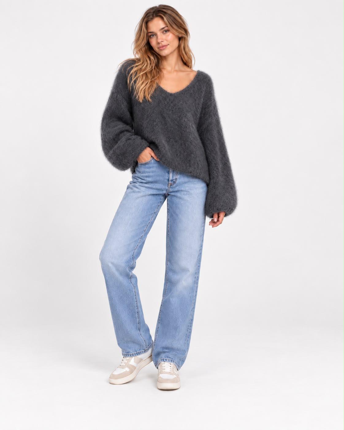 Oversized V-Neck Pullover aus hochwertigem Kid Mohair - Anthrazit