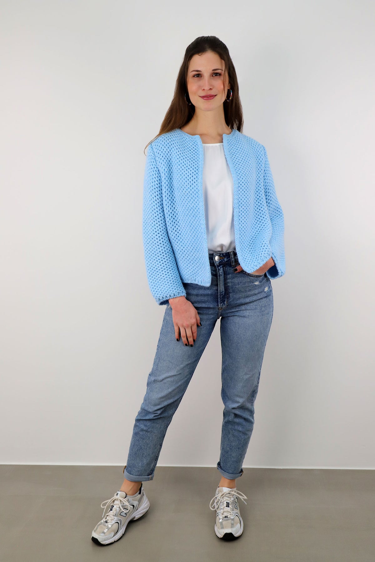 Kurze Strickjacke - Hellblau