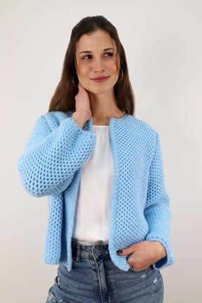 DressWithClass - Kurze Strickjacke - Hellblau