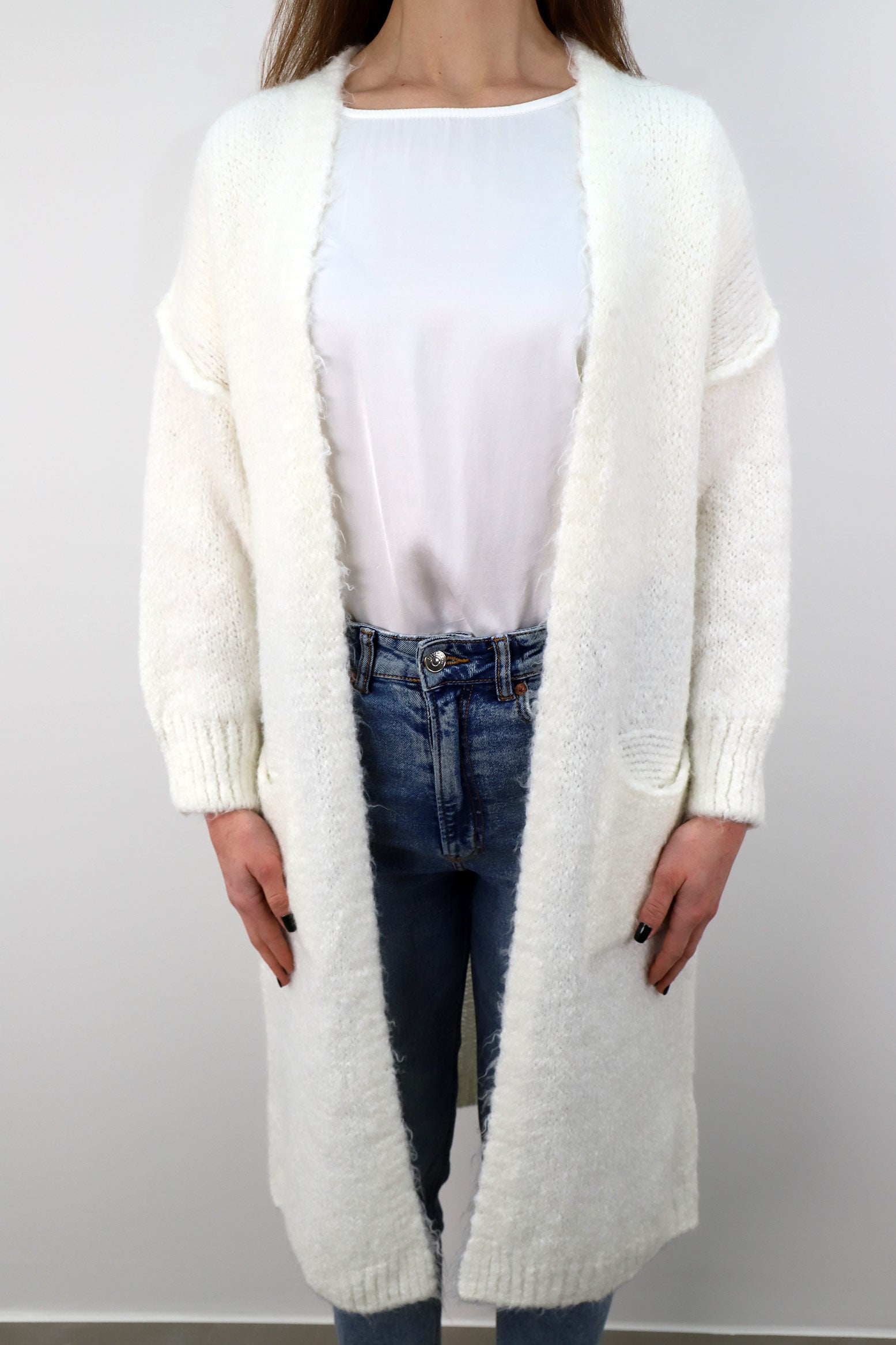 Strickjacke mit Naht und Taschen - Wollweiß
