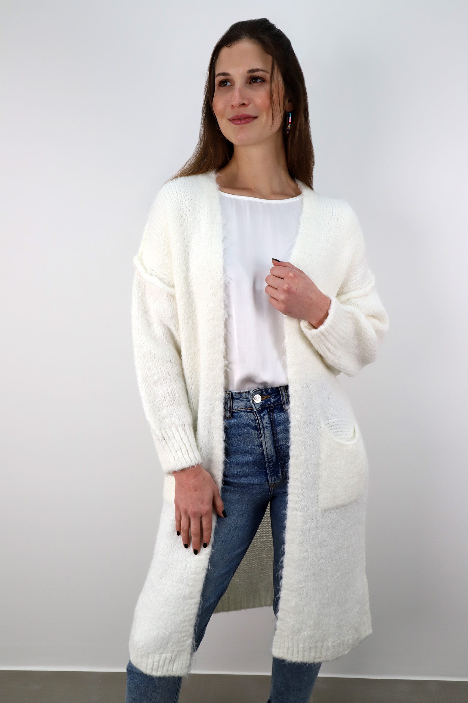 Strickjacke mit Naht und Taschen - Wollweiß