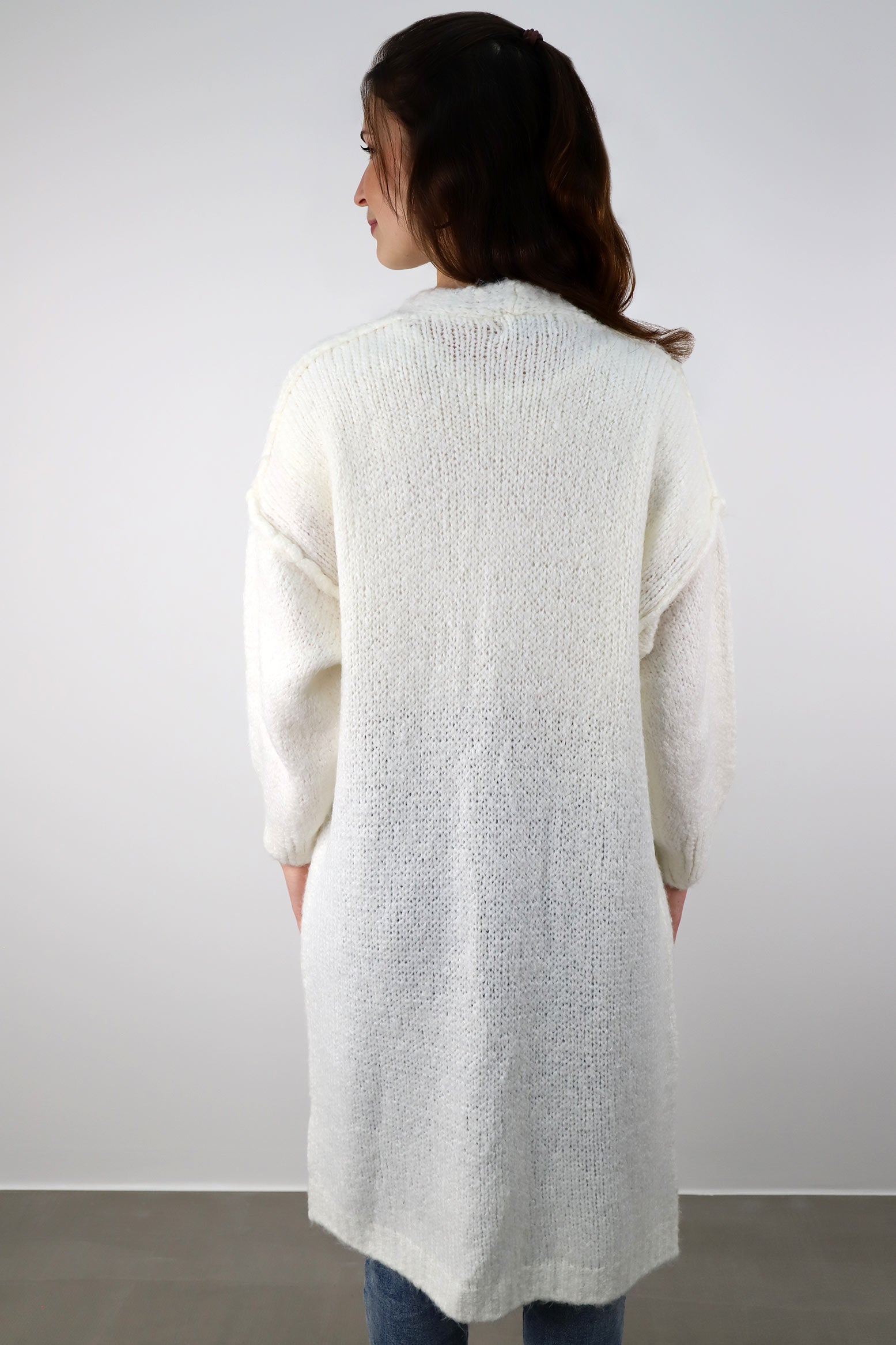 Strickjacke mit Naht und Taschen - Wollweiß