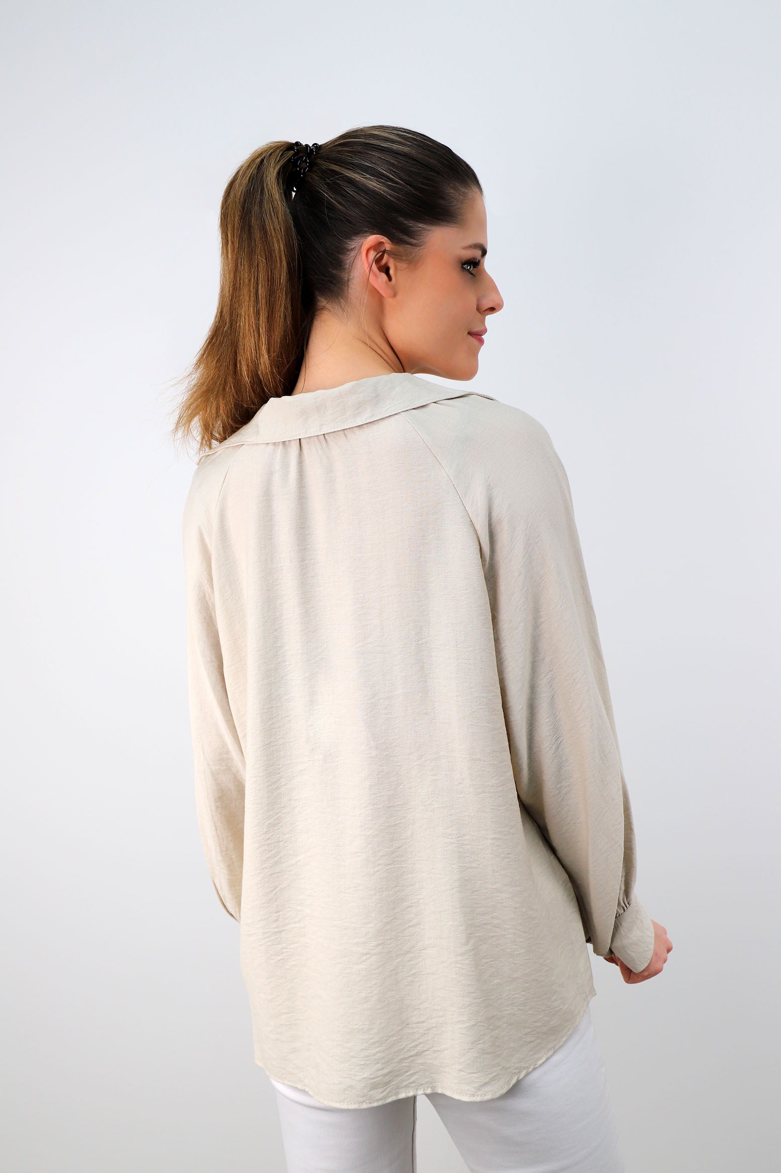 Bluse mit V-Neck und Kragen - Beige