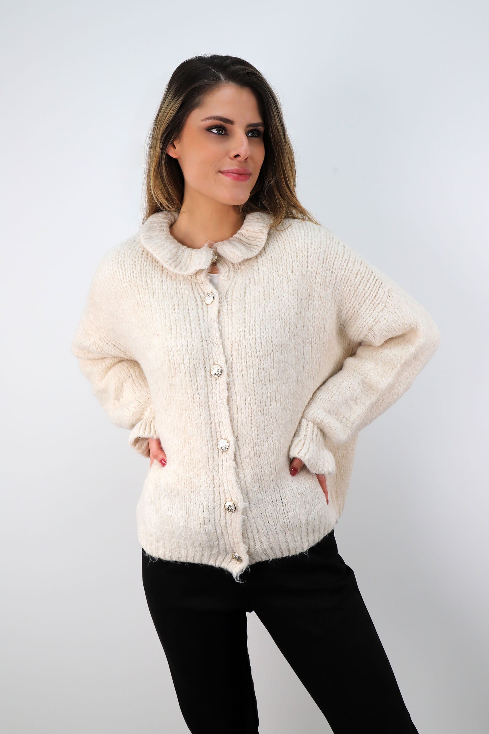 Strickjacke mit Knöpfen - Creme