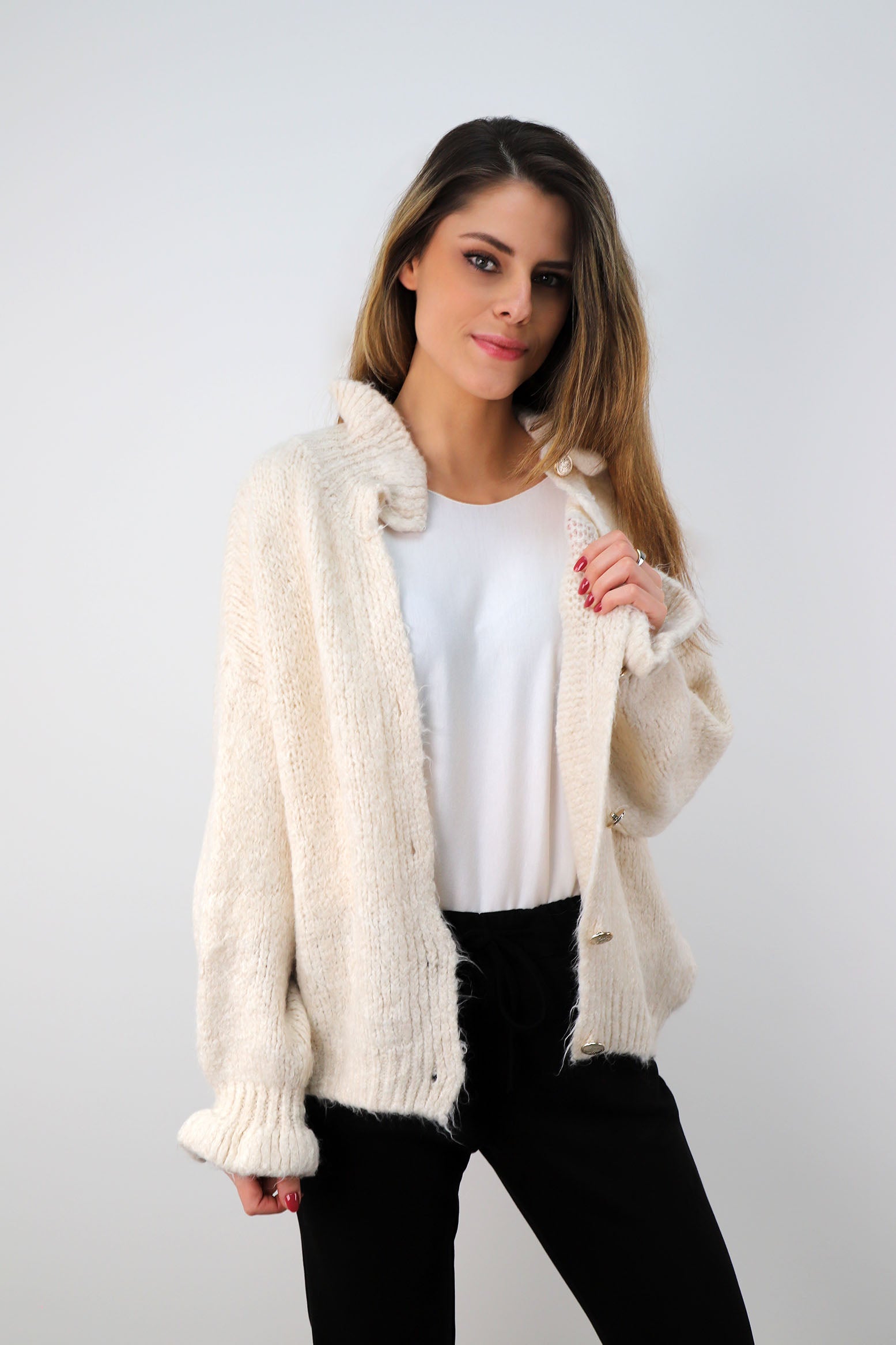 Strickjacke mit Knöpfen - Creme