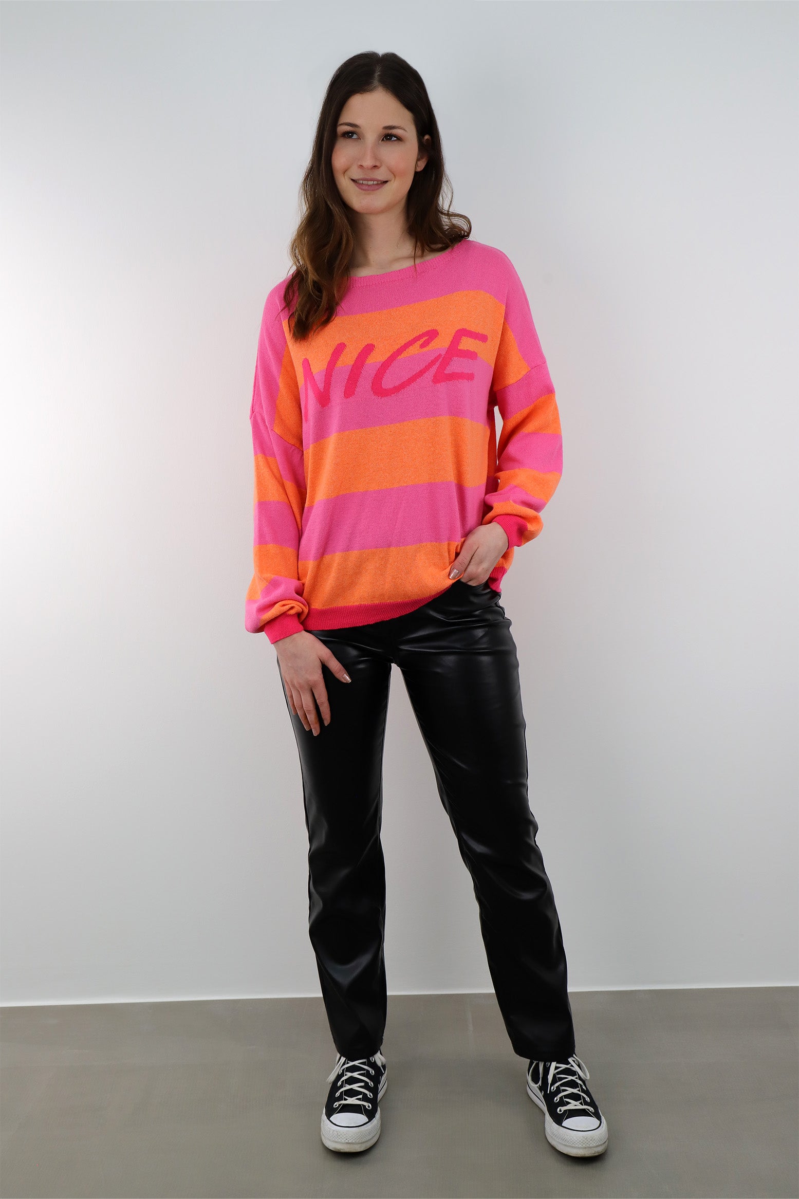 Pullover mit Streifenoptik und Druck - Pink/Orange