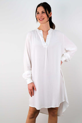 Kleid mit V-Ausschnitt - Weiß