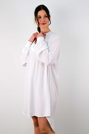Kleid mit V-Ausschnitt - Weiß