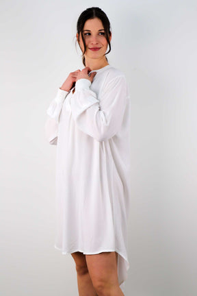 Kleid mit V-Ausschnitt - Weiß