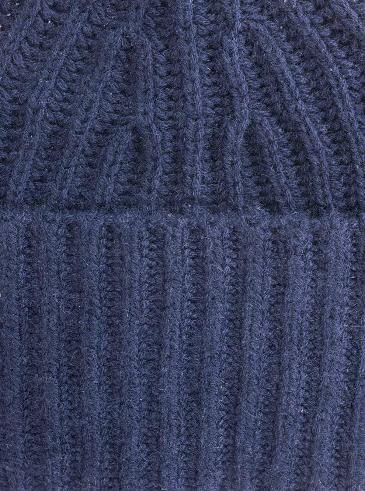 Zwillingsherz Kaschmir Mütze Grobstrick Marine Detail