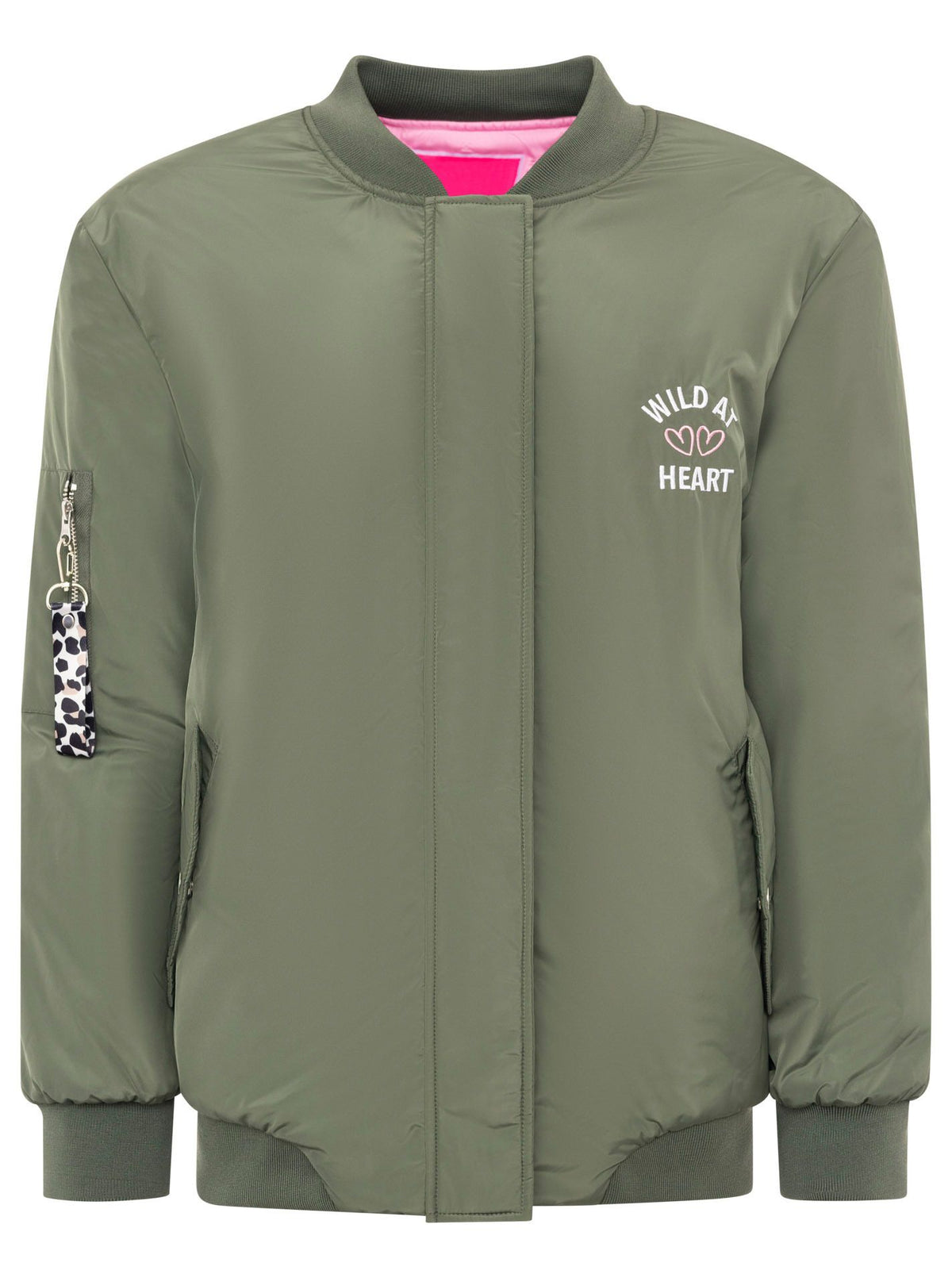 Zwillingsherz Bomberjacke Wild at Heart in Khaki, Frontansicht mit Leo-Details am Reißverschluss und Logo-Stickerei auf der Brust