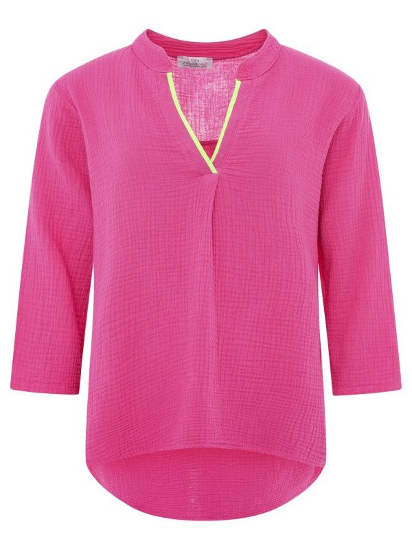 Zwillingsherz Musselin Bluse in Pink mit neonfarbenem Gelb an den Kanten – trendiger Sommerlook mit leichter Struktur