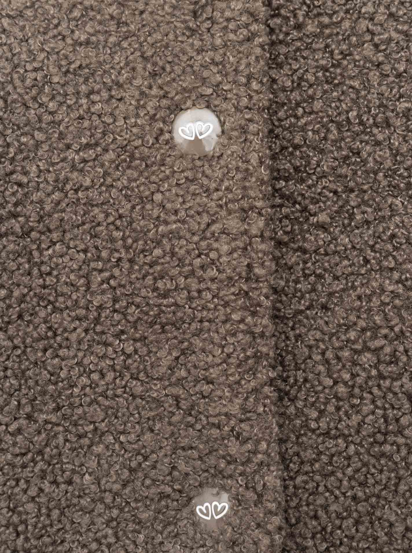 Zwillingsherz Teddy-Bomberjacke „Smile Love“ Braun – Kragen-Detail mit Knopfleiste, teddyweich, cozy Style.